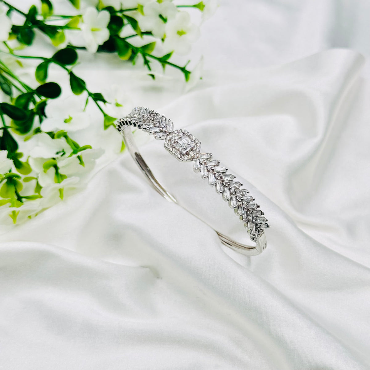 Women’s Solitaire Silver bracelet LKB14