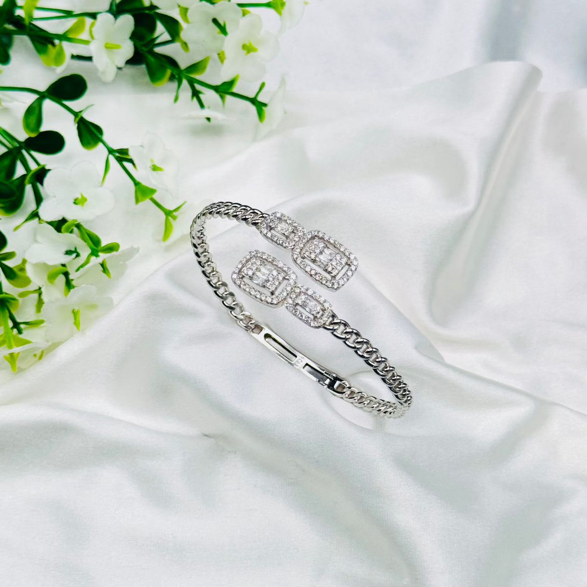Women’s Openable Bracelet In Silver with Stones LKB19