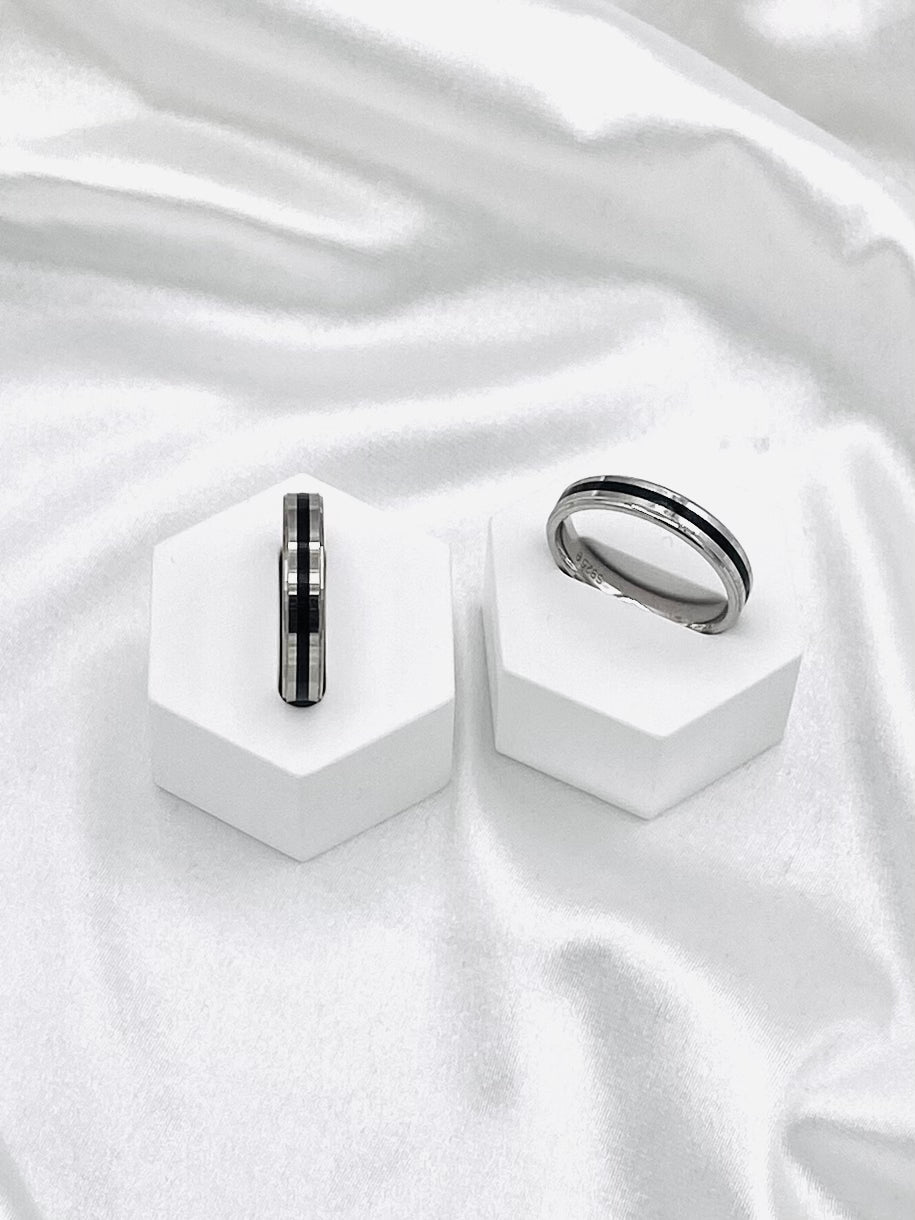 Unisex Black Enamel Silver Ring UR06