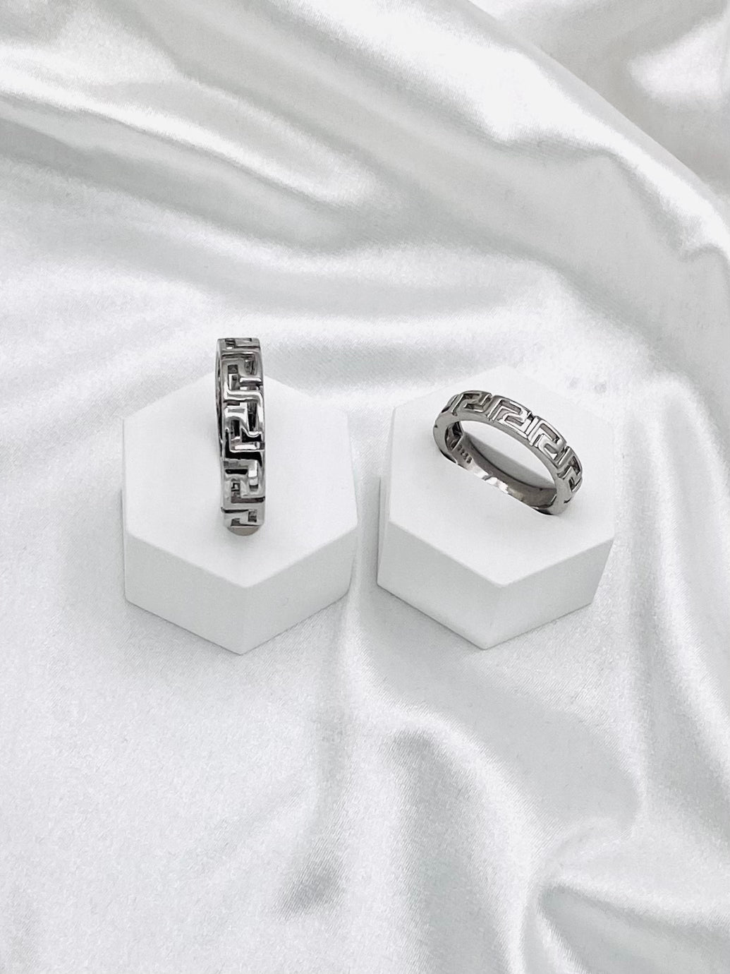 Mens Versace Cut Silver Band UR04