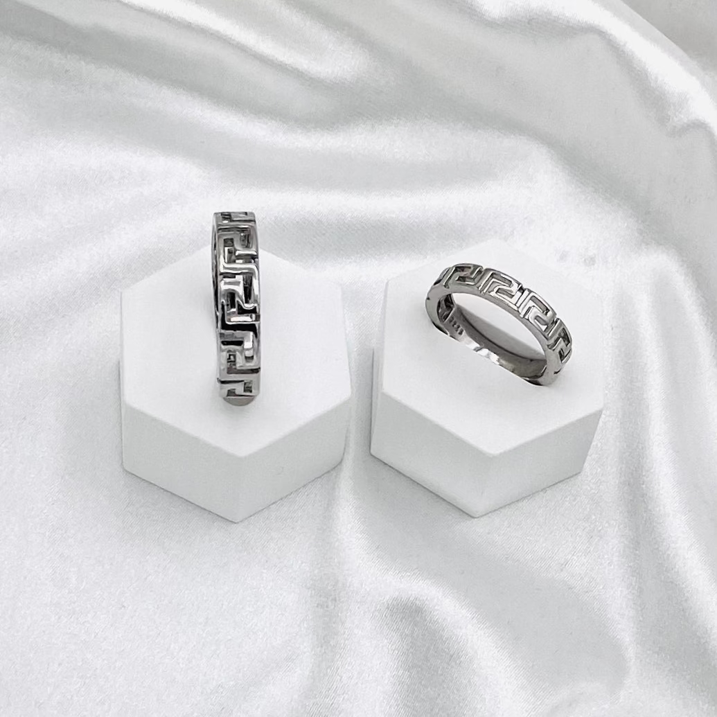 Mens Versace Cut Silver Band URS04