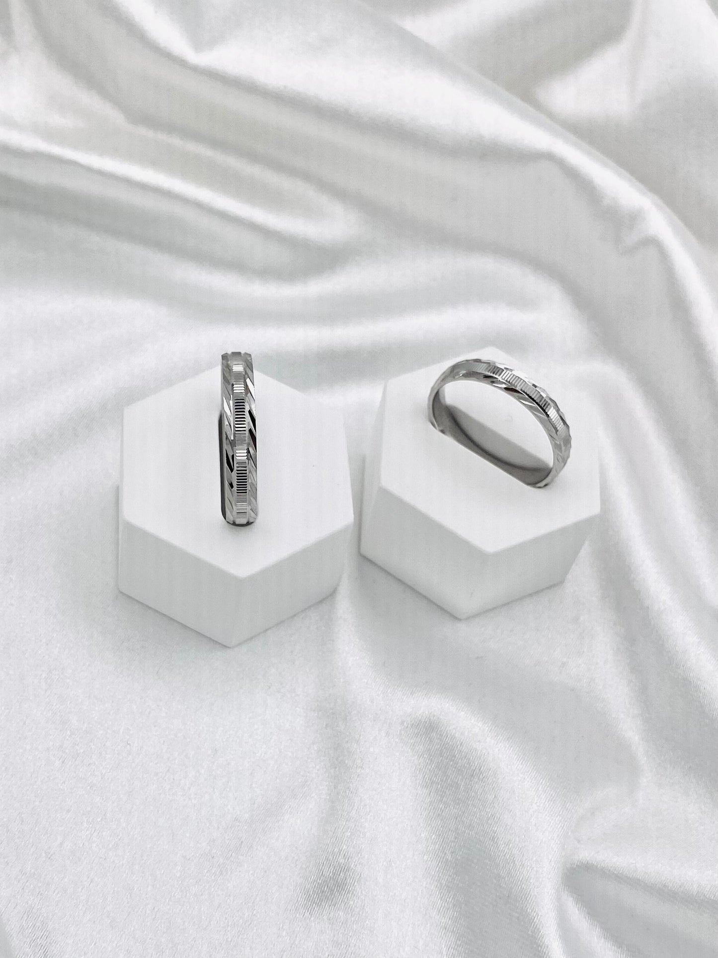 Unisex Shine Cut Silver Band Ring UR08