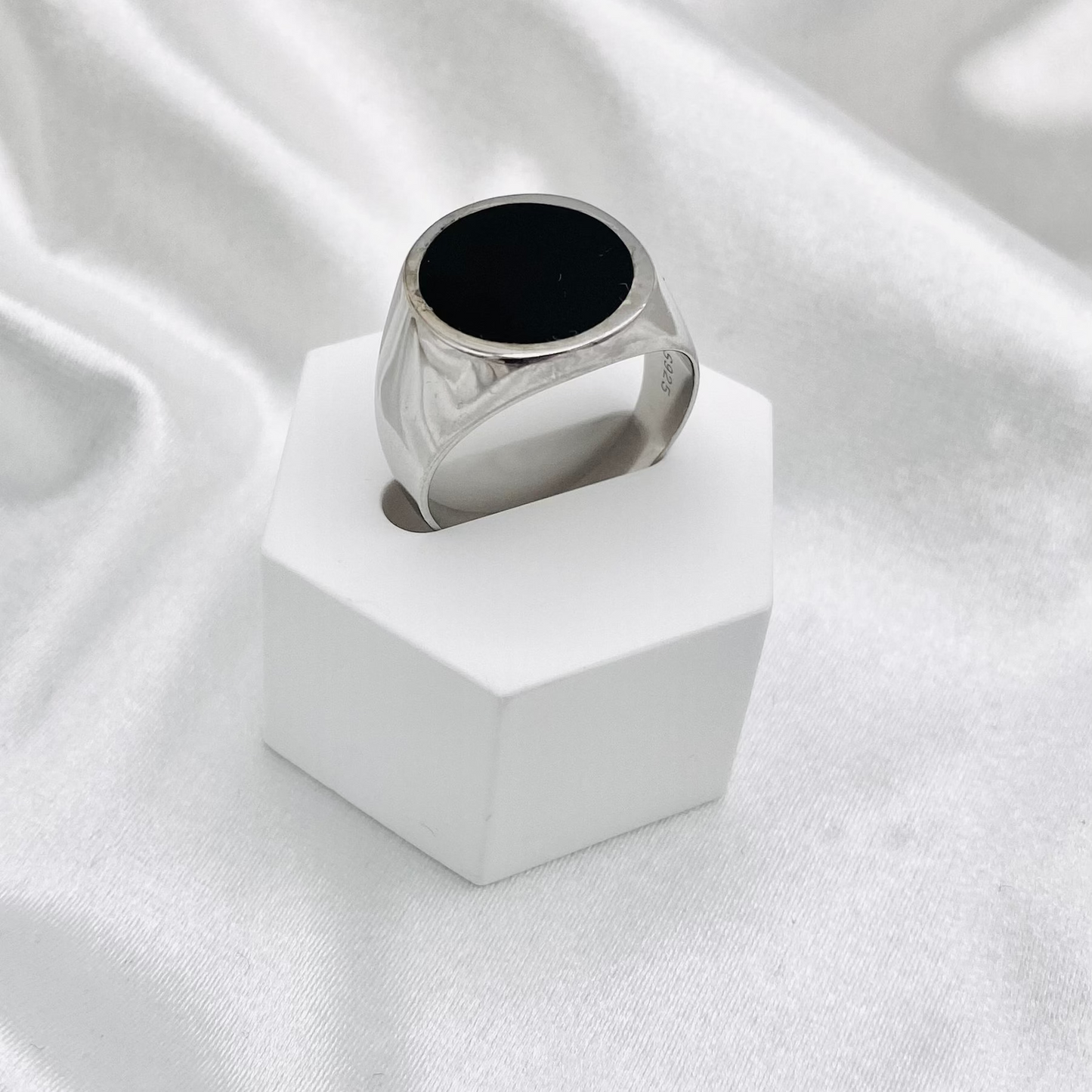 Mens Round Enamel Ring MRB01