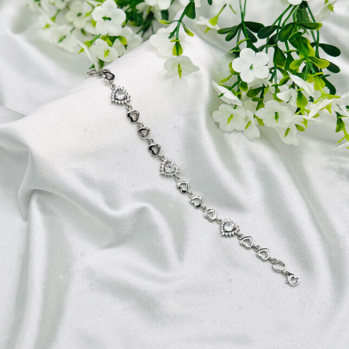 Women Diamond Studed Heart 925 Sterling Silver Bracelet WBI40