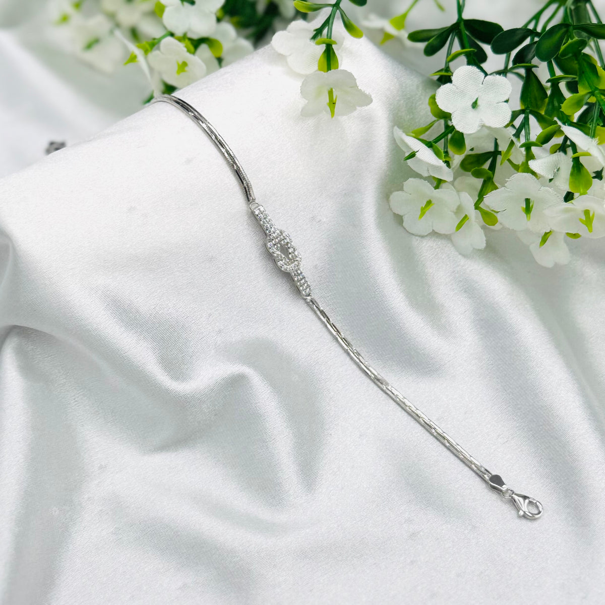 Women Diamond Studed Infinity 925 Sterling Silver Bracelet WBI39