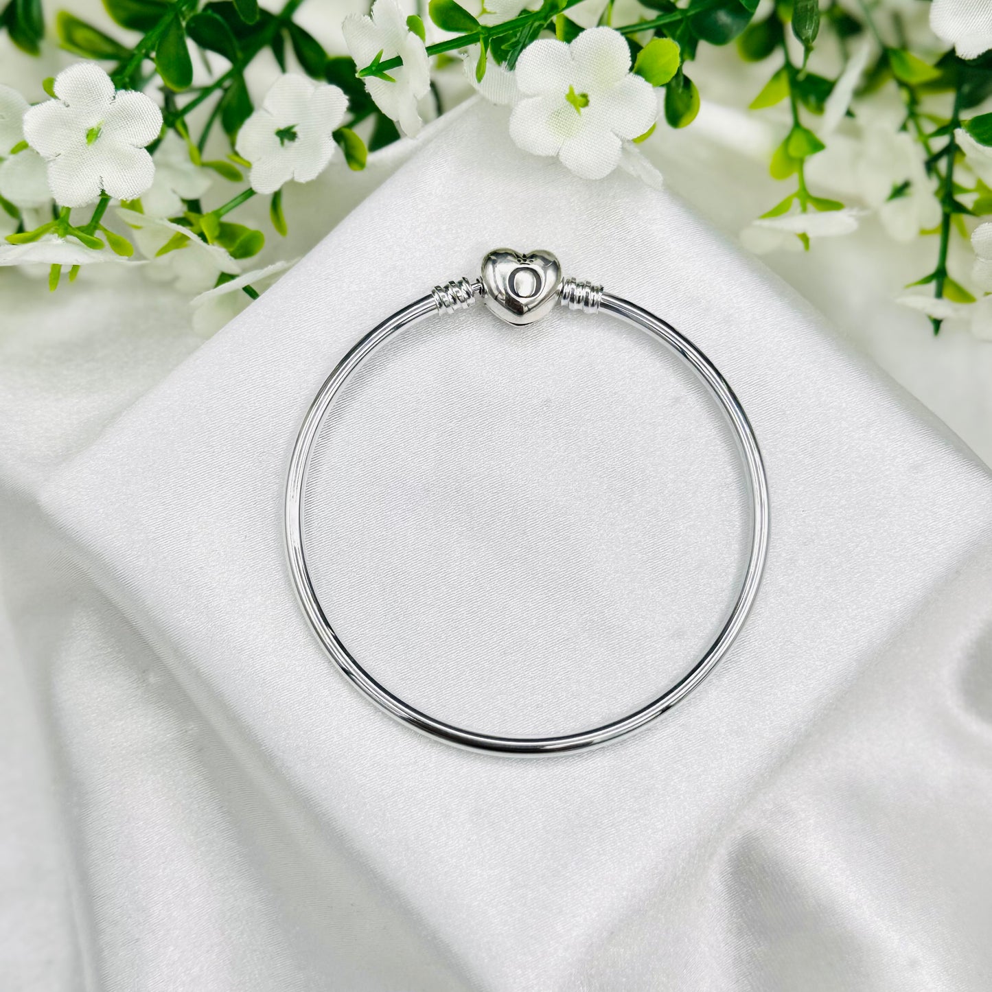 Pandora Moments Heart Clasp Bangle 925 Sterling Silver Bracelet PDB15