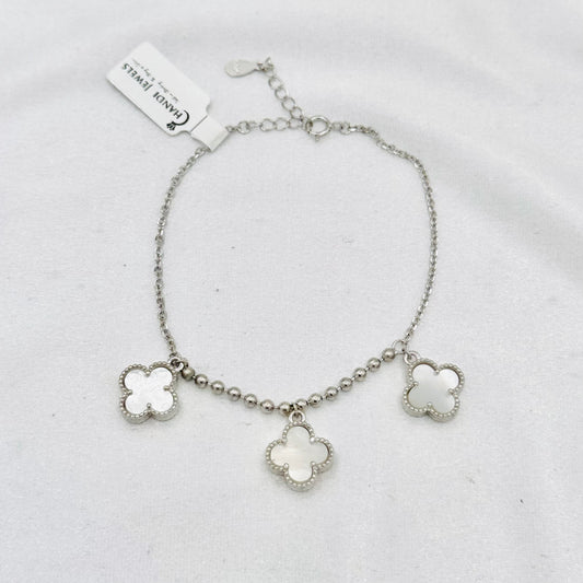 Van Cleef Armband mit 3 Kleeblättern in Weiß und Silber WBV10