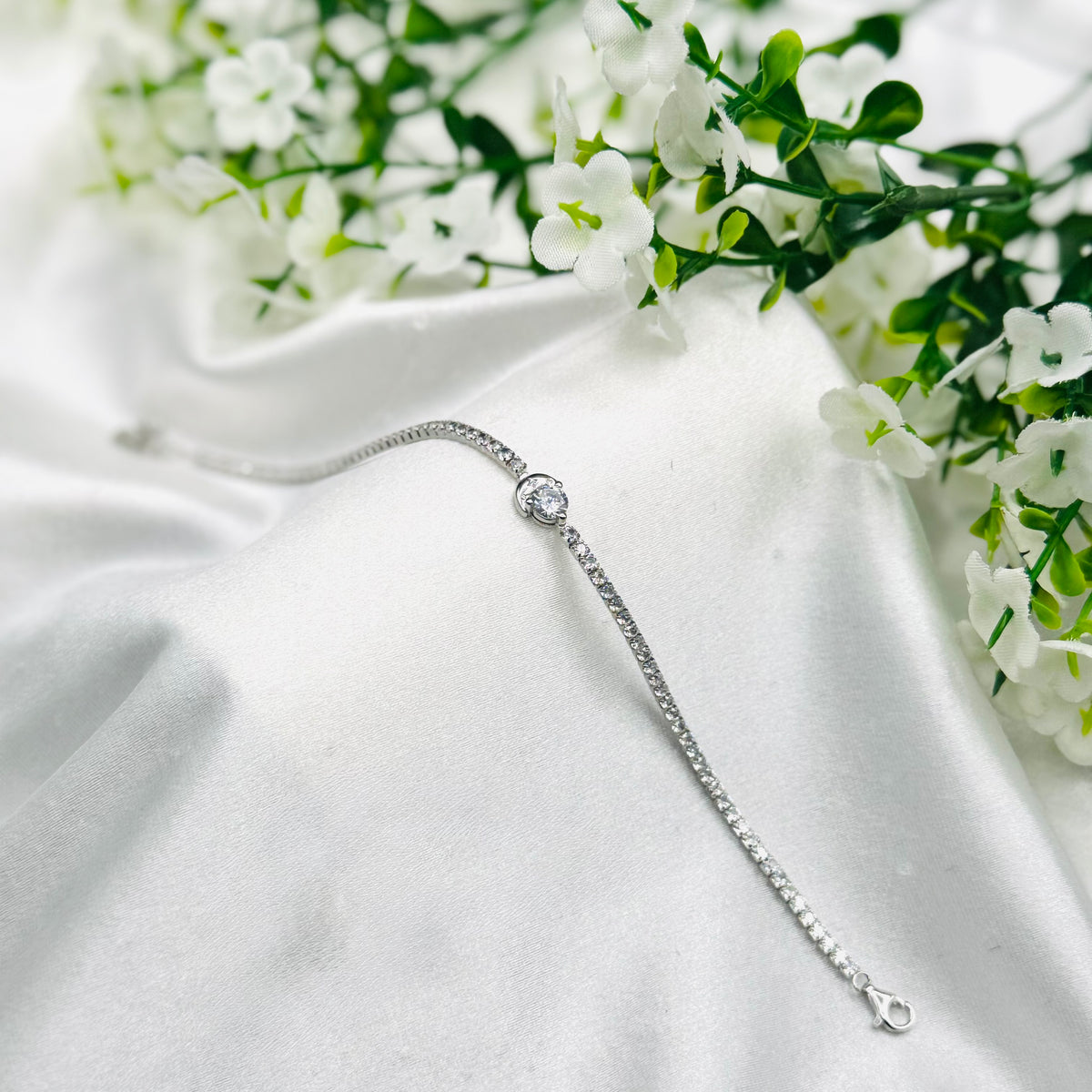 Women Tennis Bracelet With Single Solitaire In 925 Sterling Silver WBT44