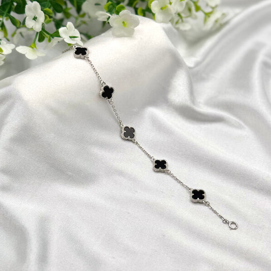 Van Cleef Armband mit 5 schwarzen Kleeblättern in Silber WBV09