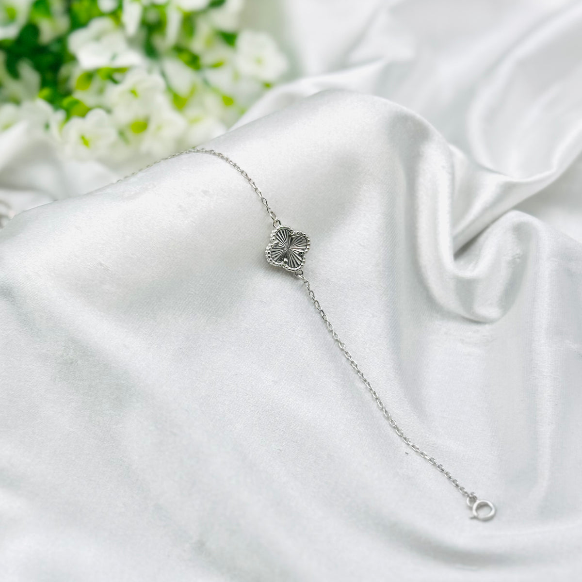 Vancleef Silver Single clover Silver bracelet WBV32