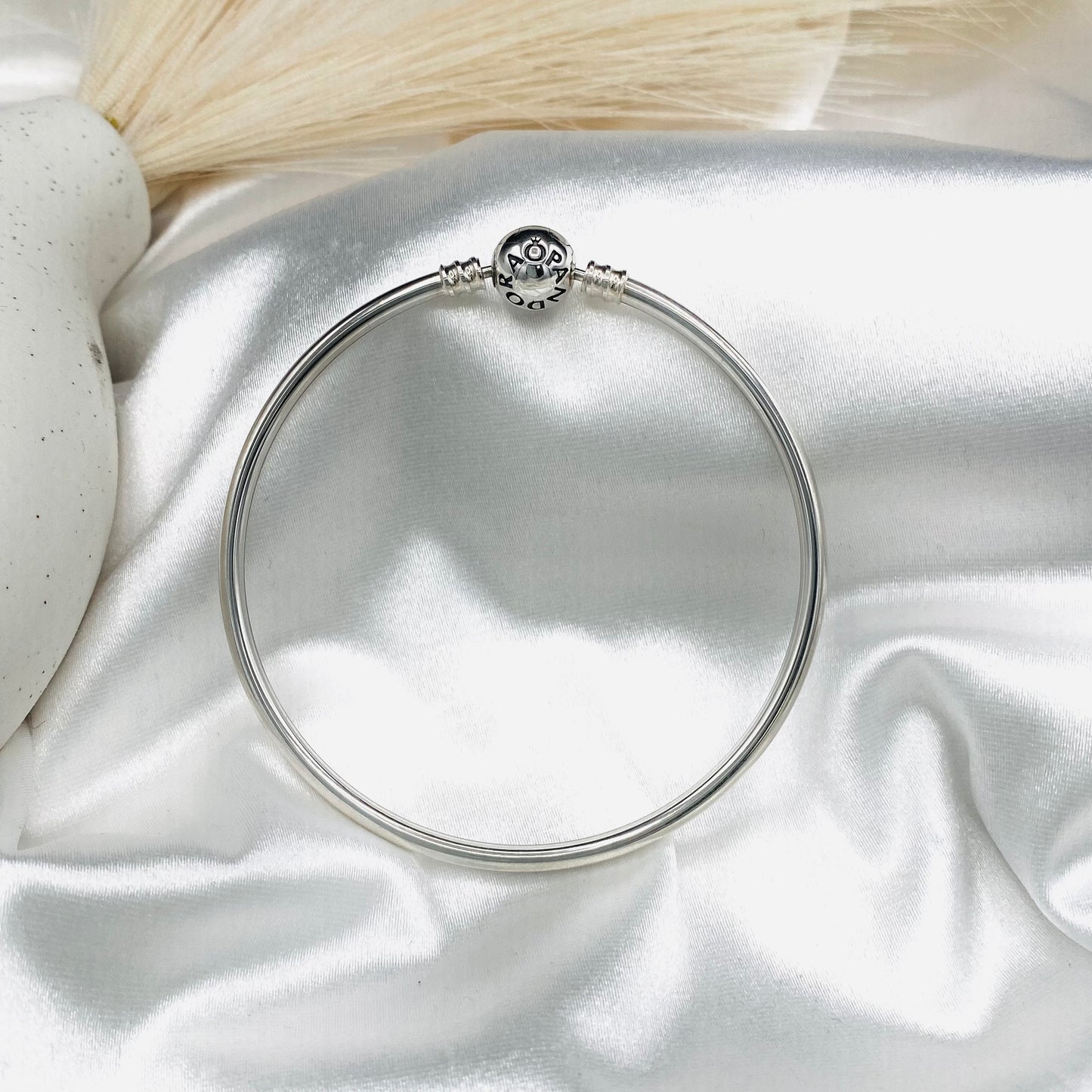 Pandora Moments Clasp Bangle 925 Sterling Silver Bracelet PDB02