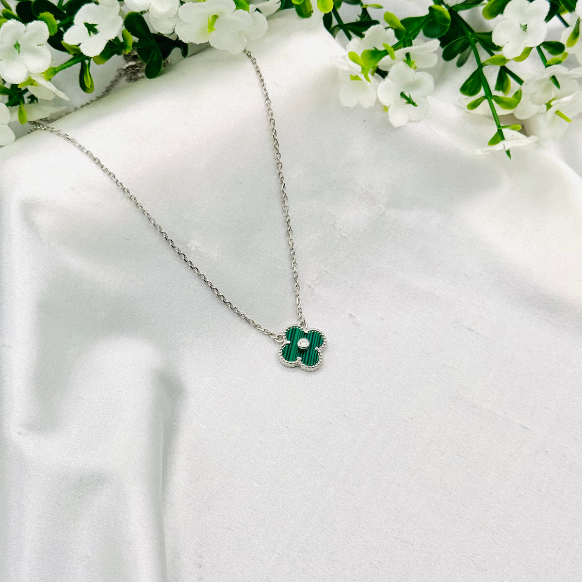 VC Green Clover Women Necklace WNV16