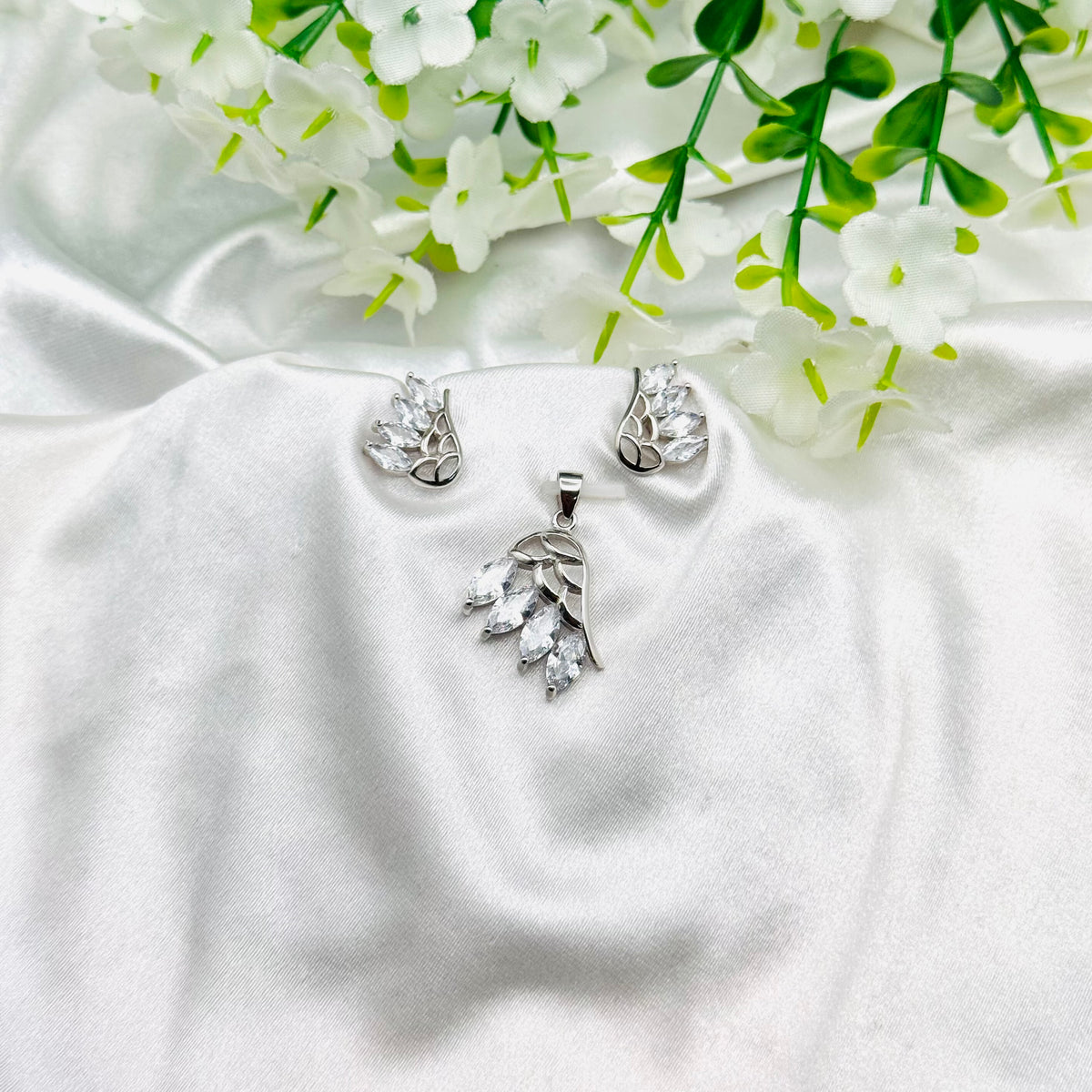 Women's Feather Motif CZ 925 Silver Pendent with Earring set SPI15