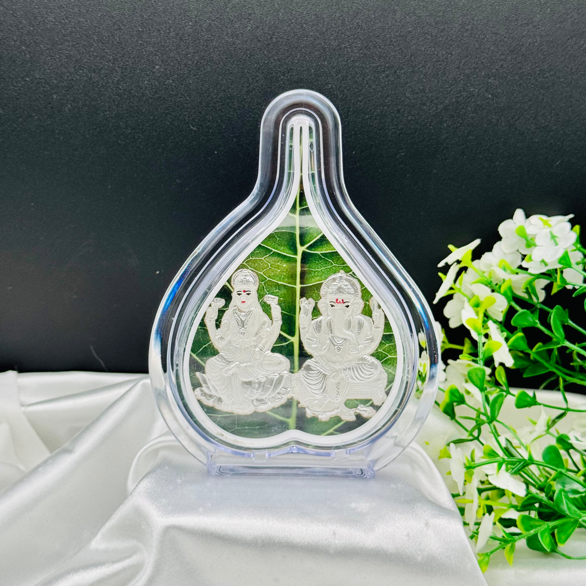 Laxmi Ganesh Ji Leaf Frame in 999 Silver PSF12