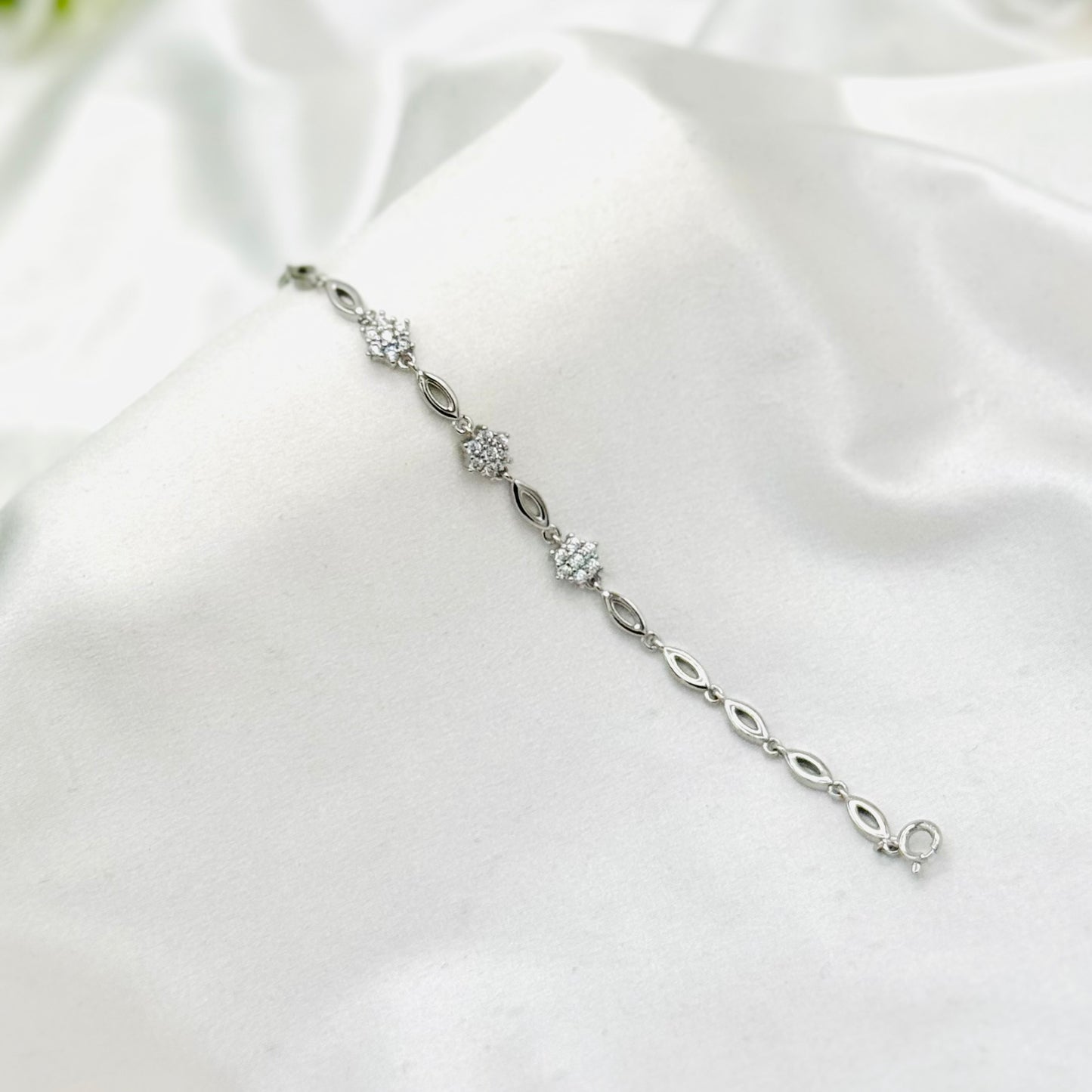 Silver Chain Bracelet For Women In Sterling Silver WBI25