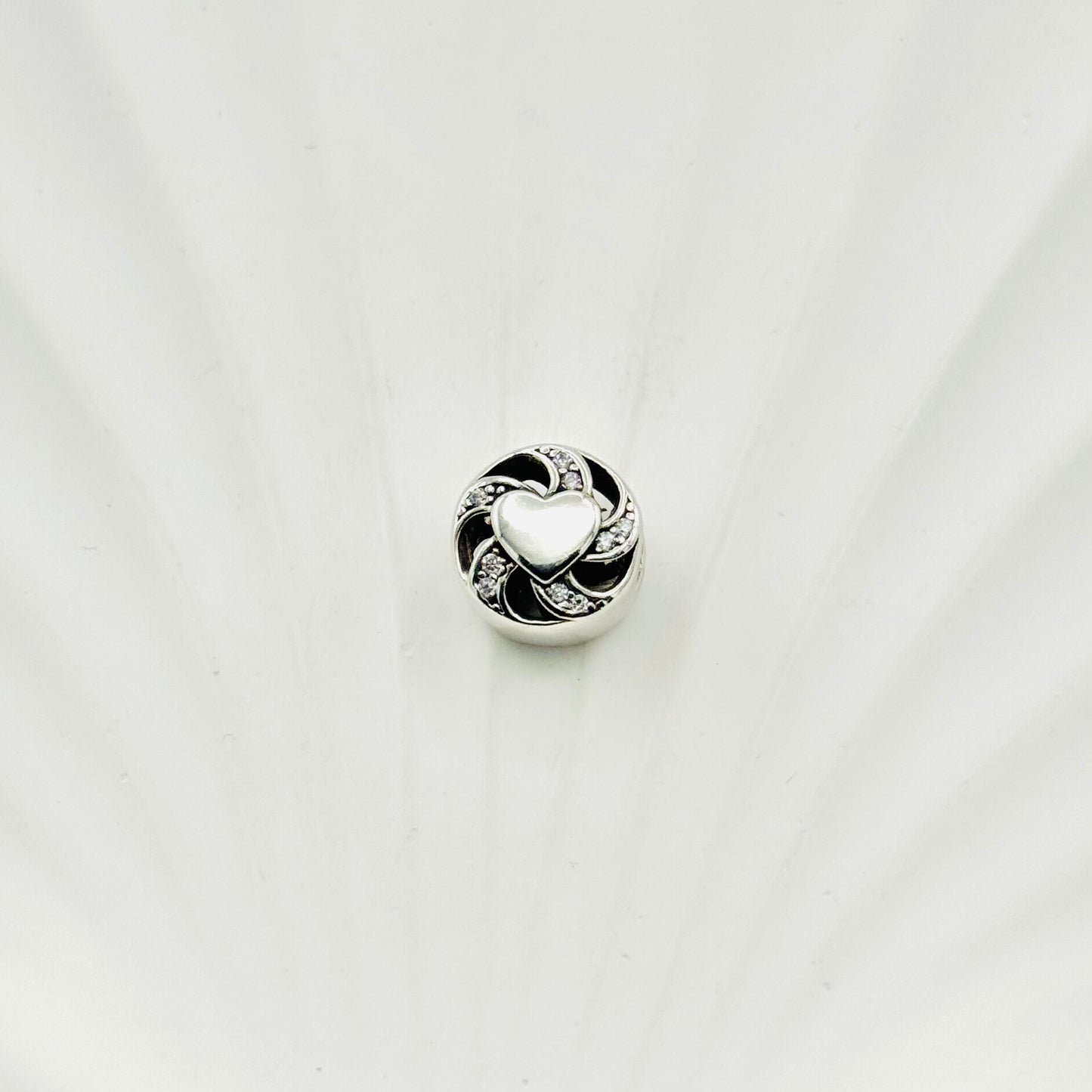Round Heart Pandora 925 Sterling Silver Charm PDC29