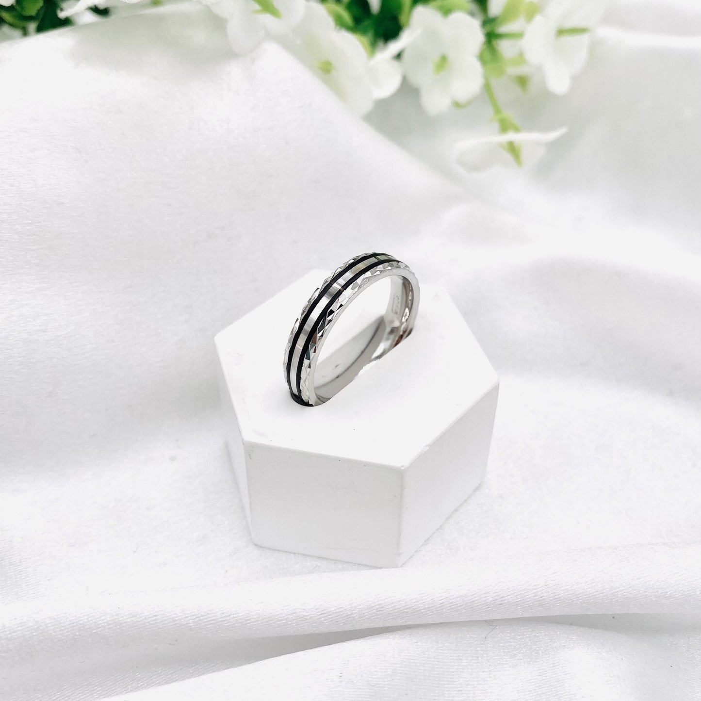 Unisex Black Enamel Bands In Sterling Silver URS36