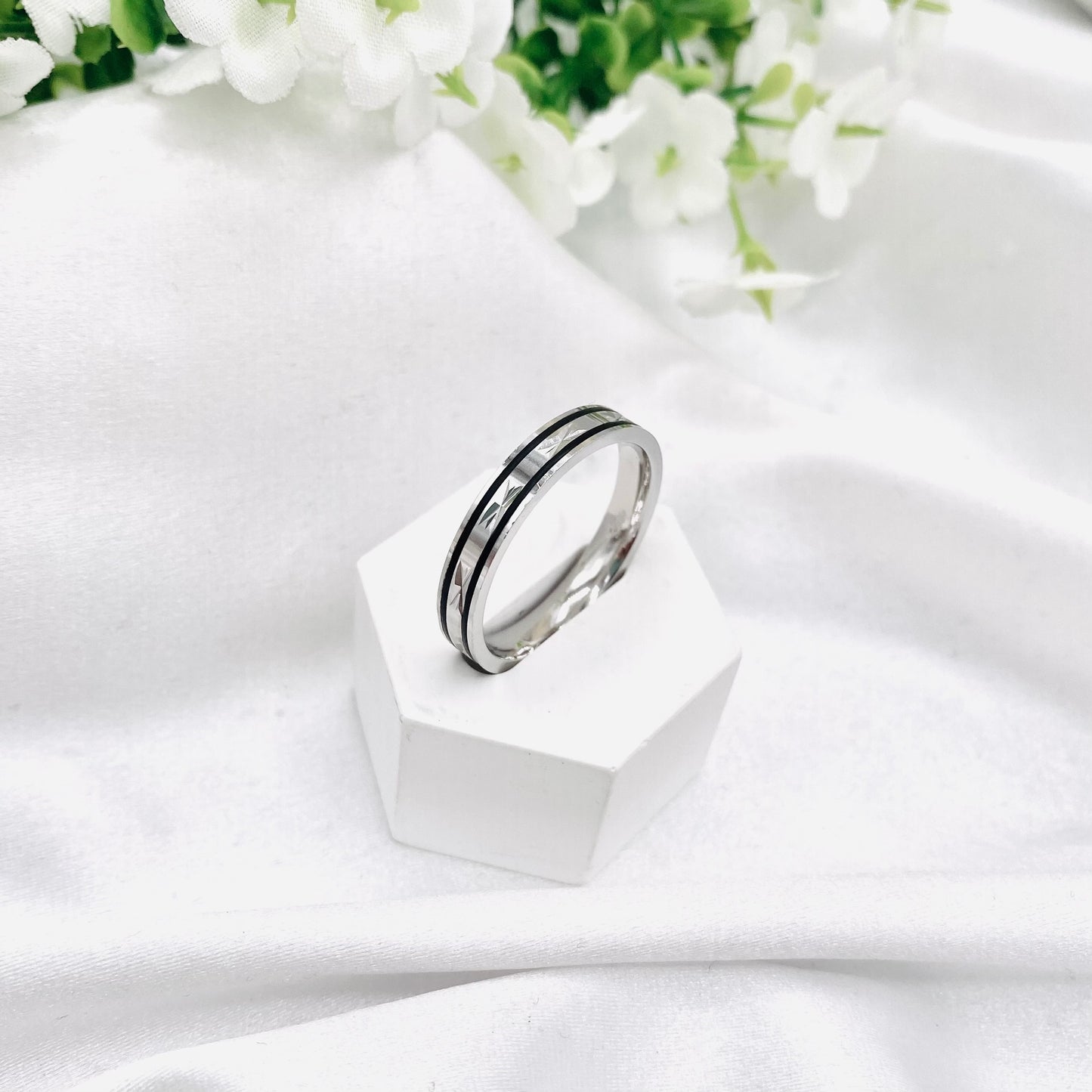 Unisex Black Enamel Bands In Sterling Silver URS38