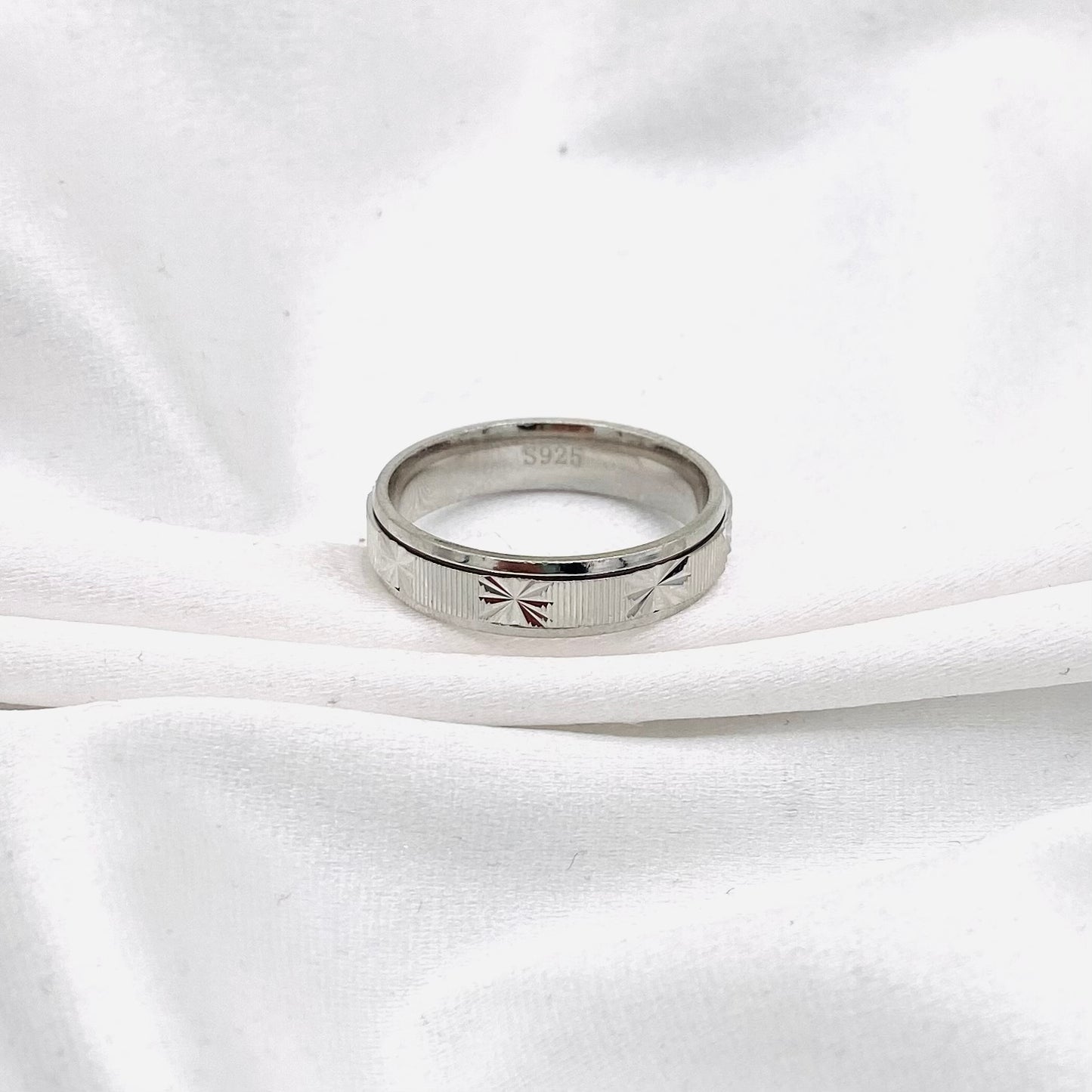 Unisex Spinner/stress relief Bands In Sterling Silver URS50
