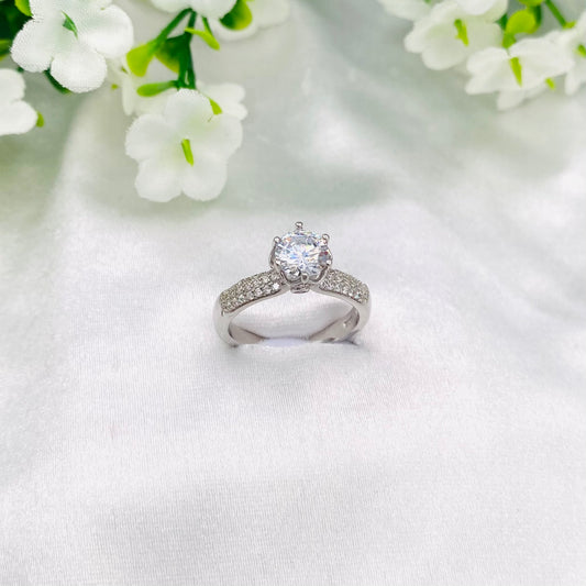 Women Silver Round cut Ring WRI04