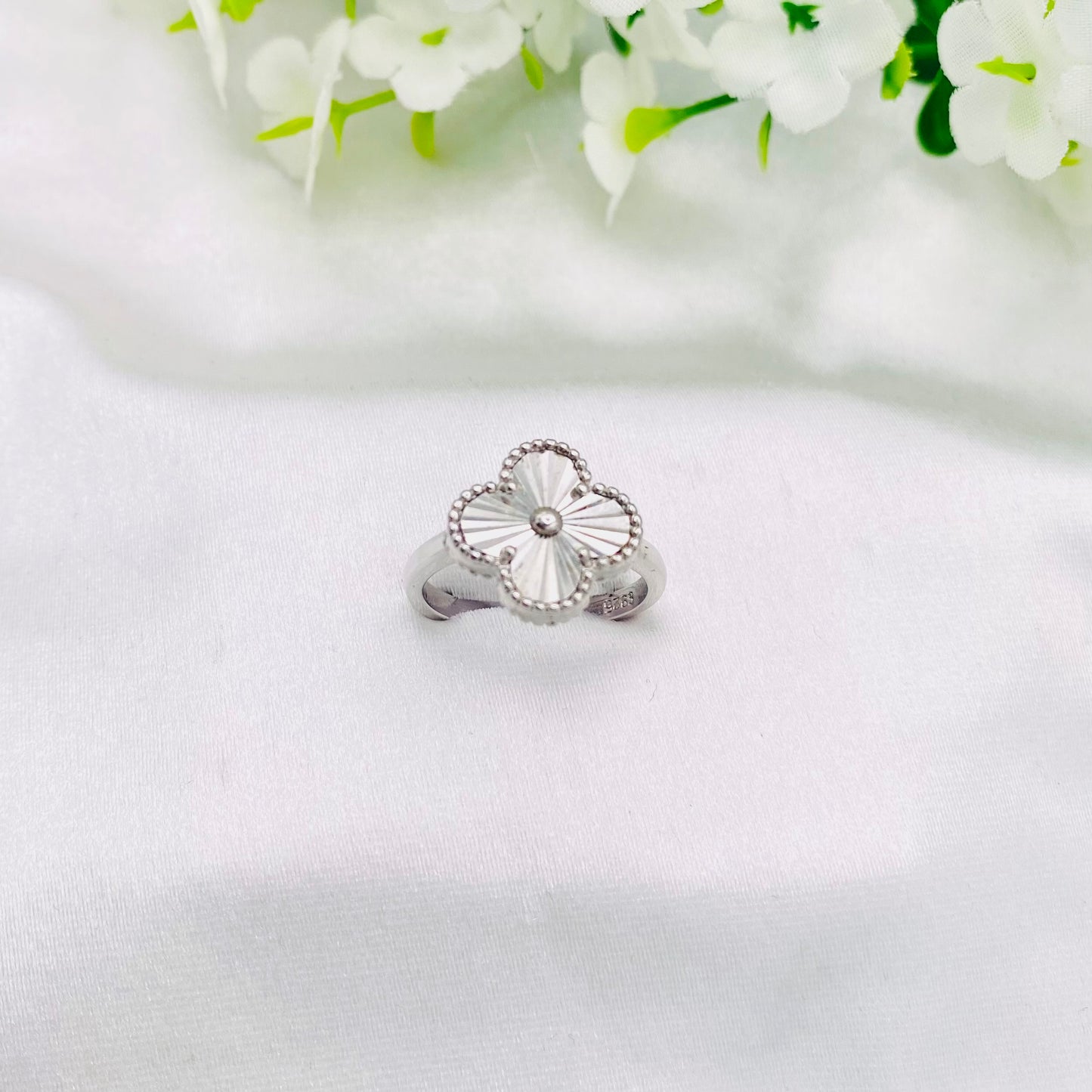 Women Silver Clover Ring WRI20
