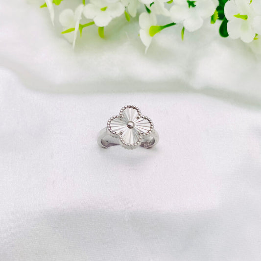 Women Silver Clover Ring WRI20