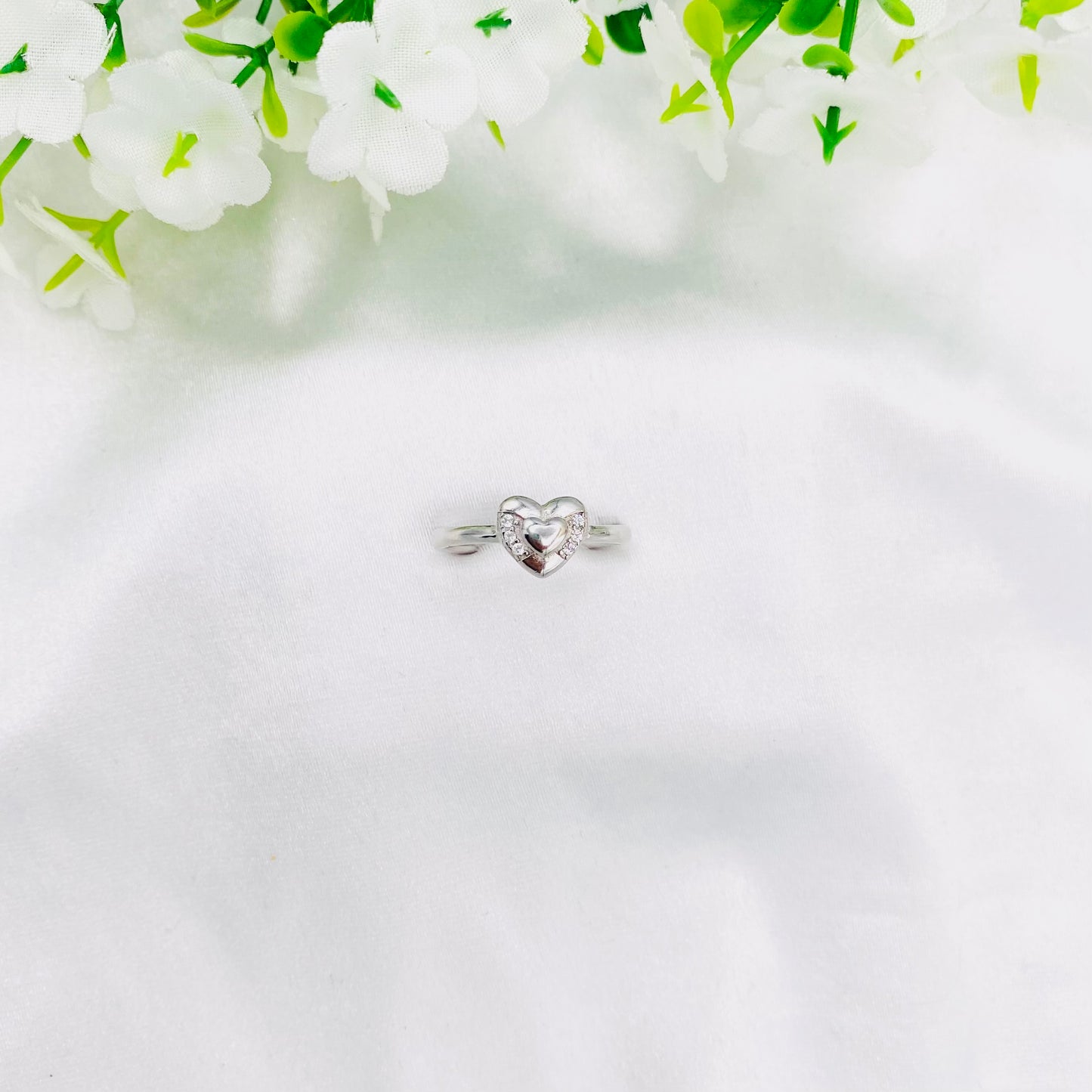 Women Sleek silver Heart Valentine Ring WRI66
