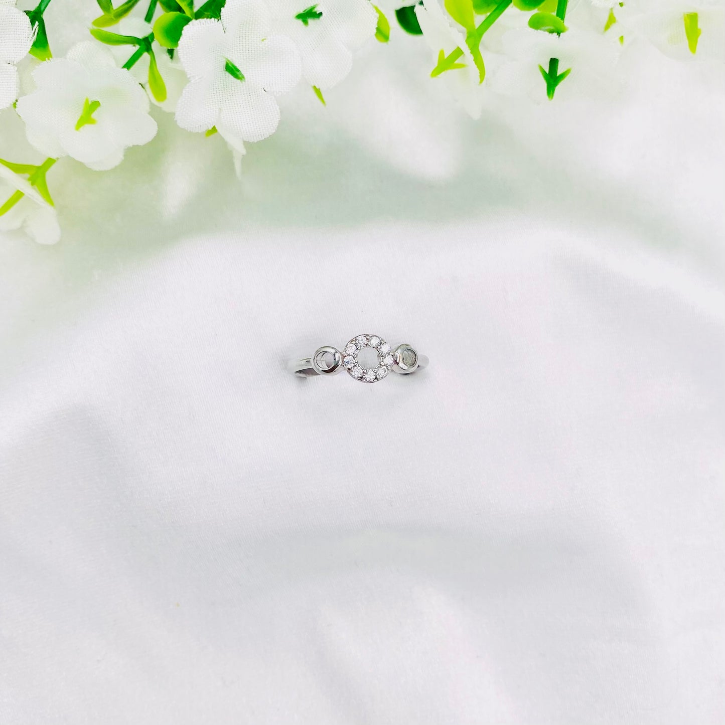 Women Sleek Silver Ring WRI84