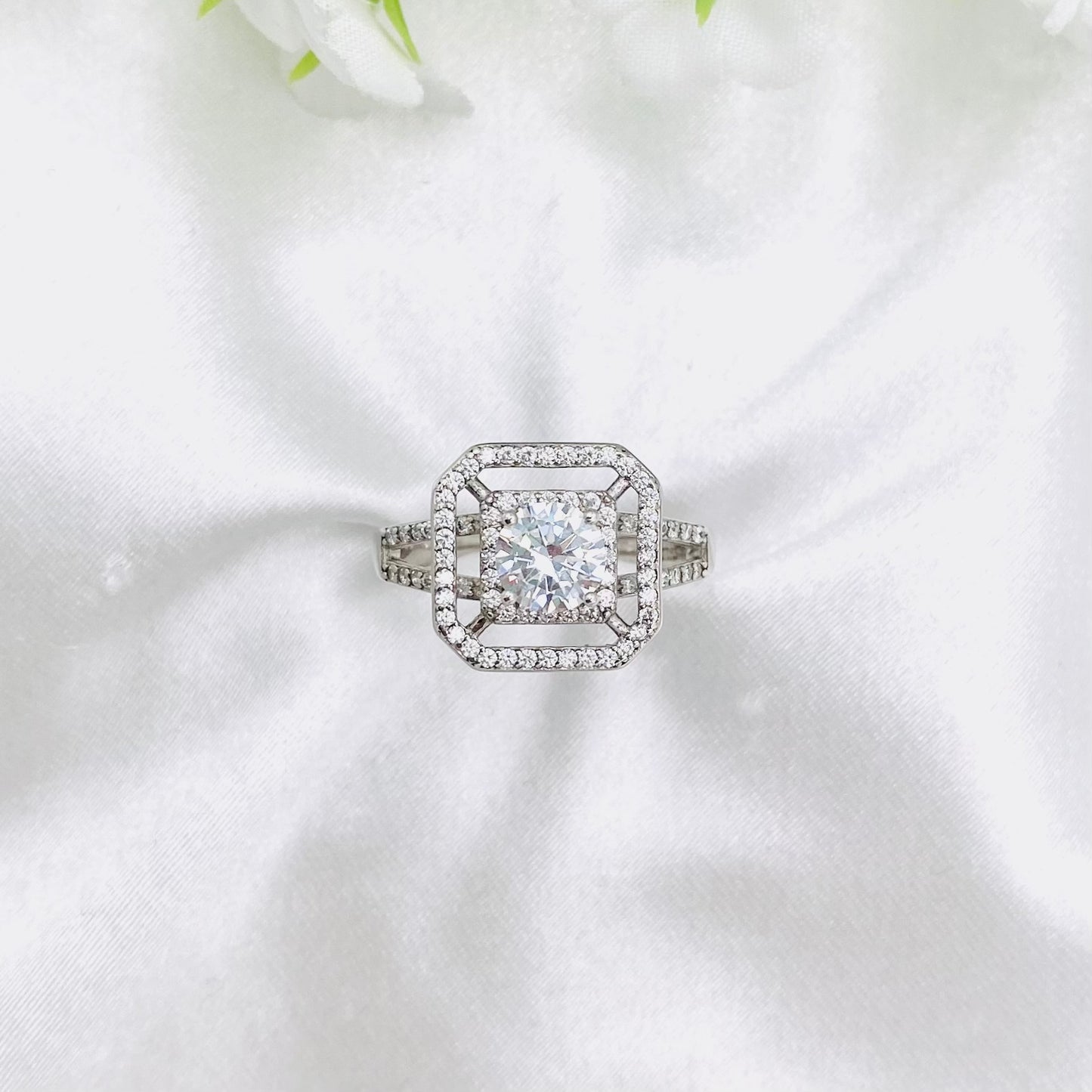 Women Silver Ring WRI166