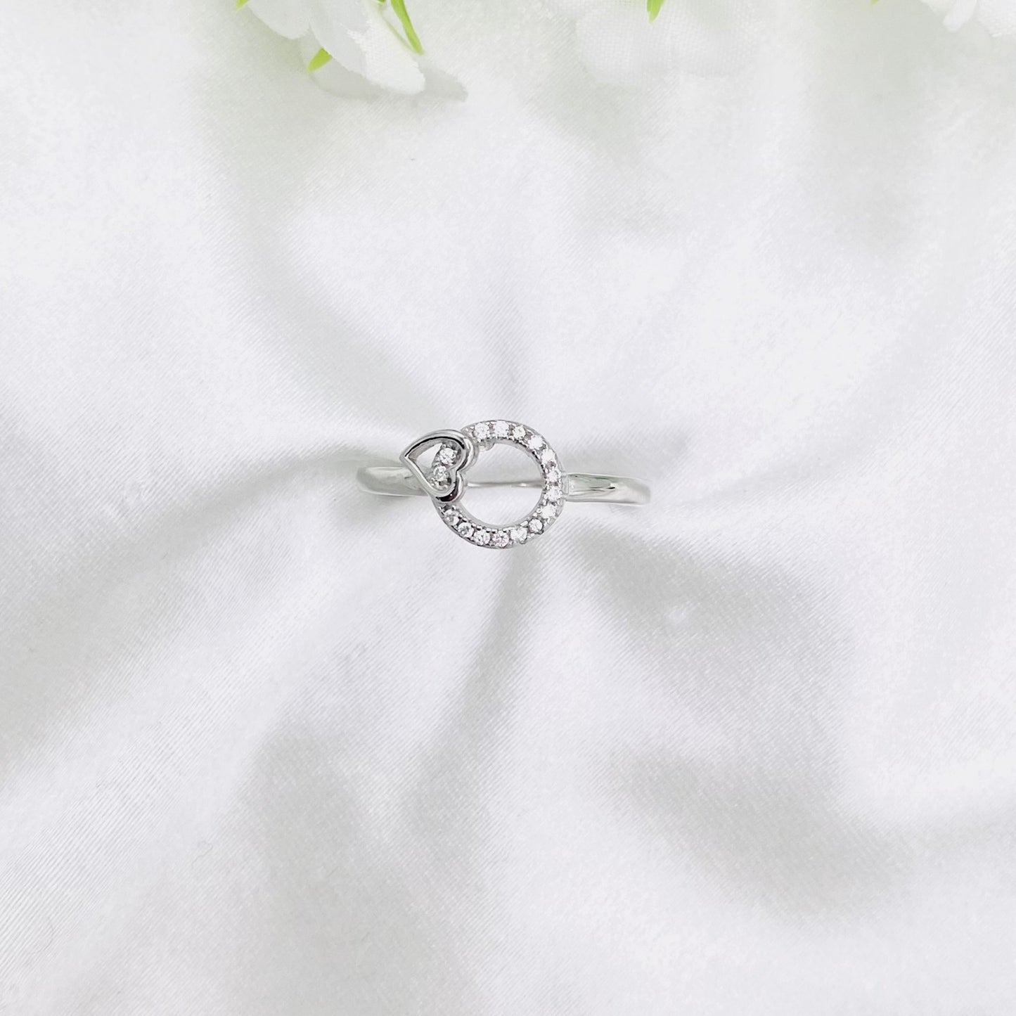 Women Sleek Silver Ring WRI169