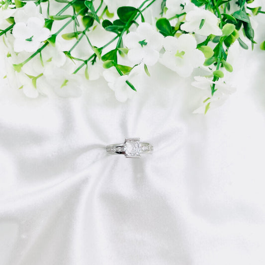 Women Solitaire Silver Ring WRI181