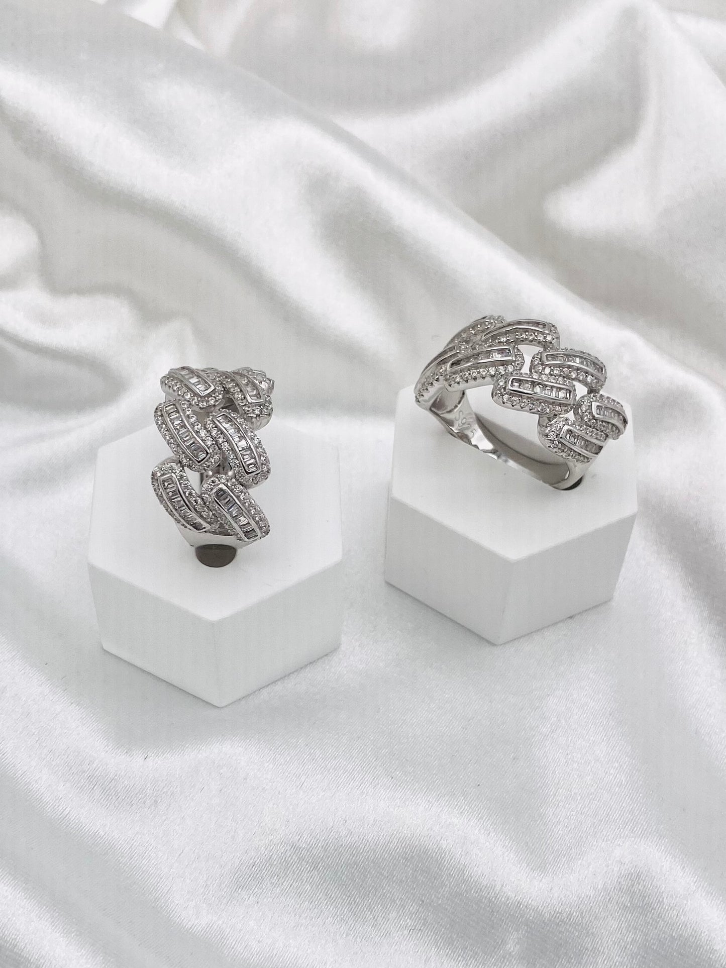 Unisex Iced-Out Moissanite Cuban Link Silver Ring UR16