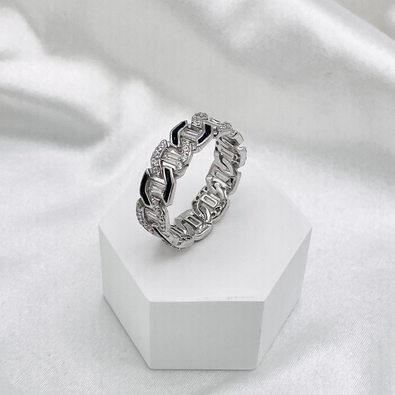 Unisex Cuban Link Iced-Out Moissanite Band In Sterling Silver URS17