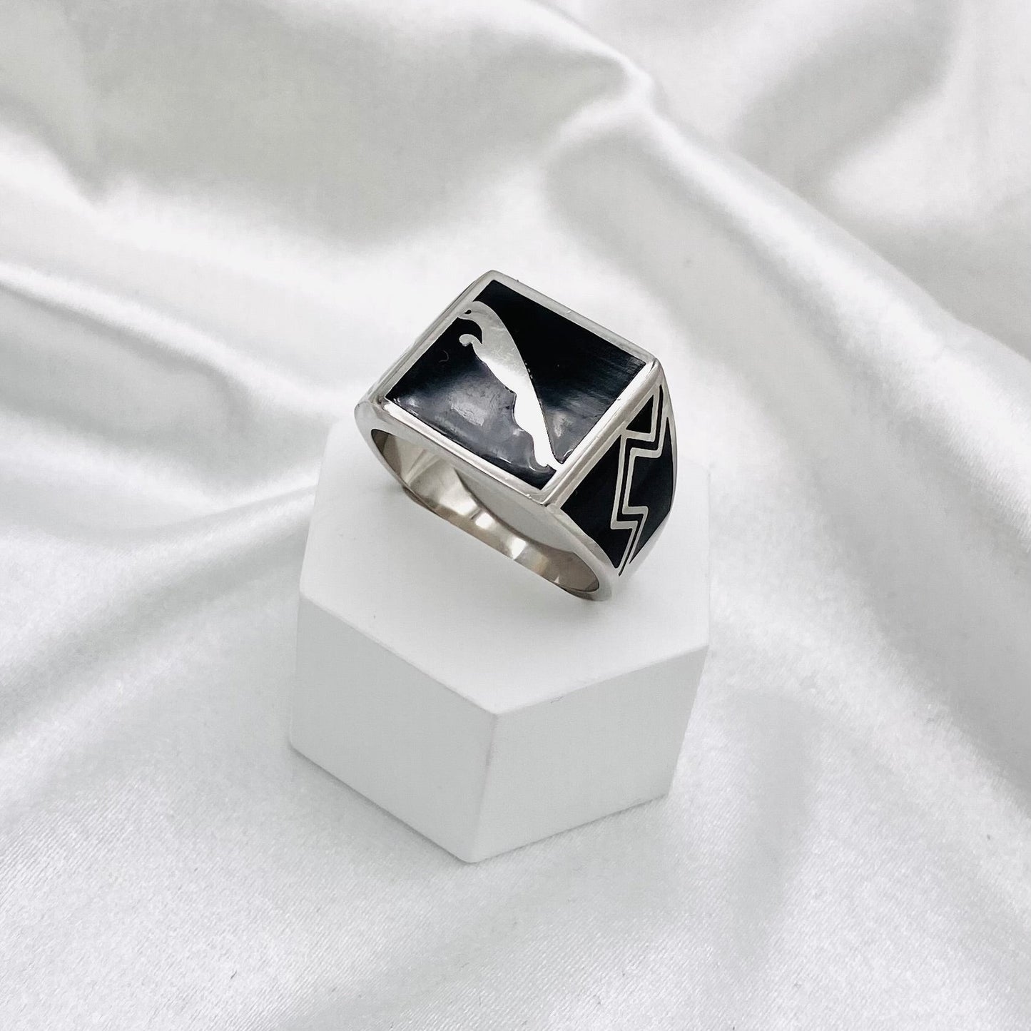 Men's Enamel Jaguar Ring In Sterling Silver Silver MRB09