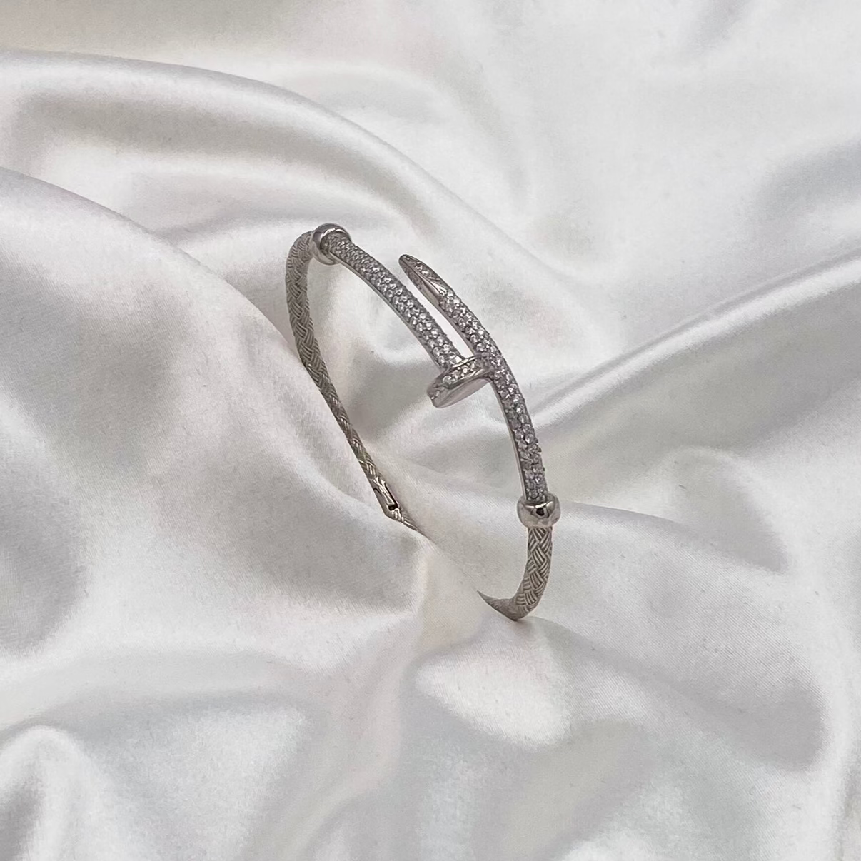 Cartier Sleek Nail Women Silver Bracelet LKB04