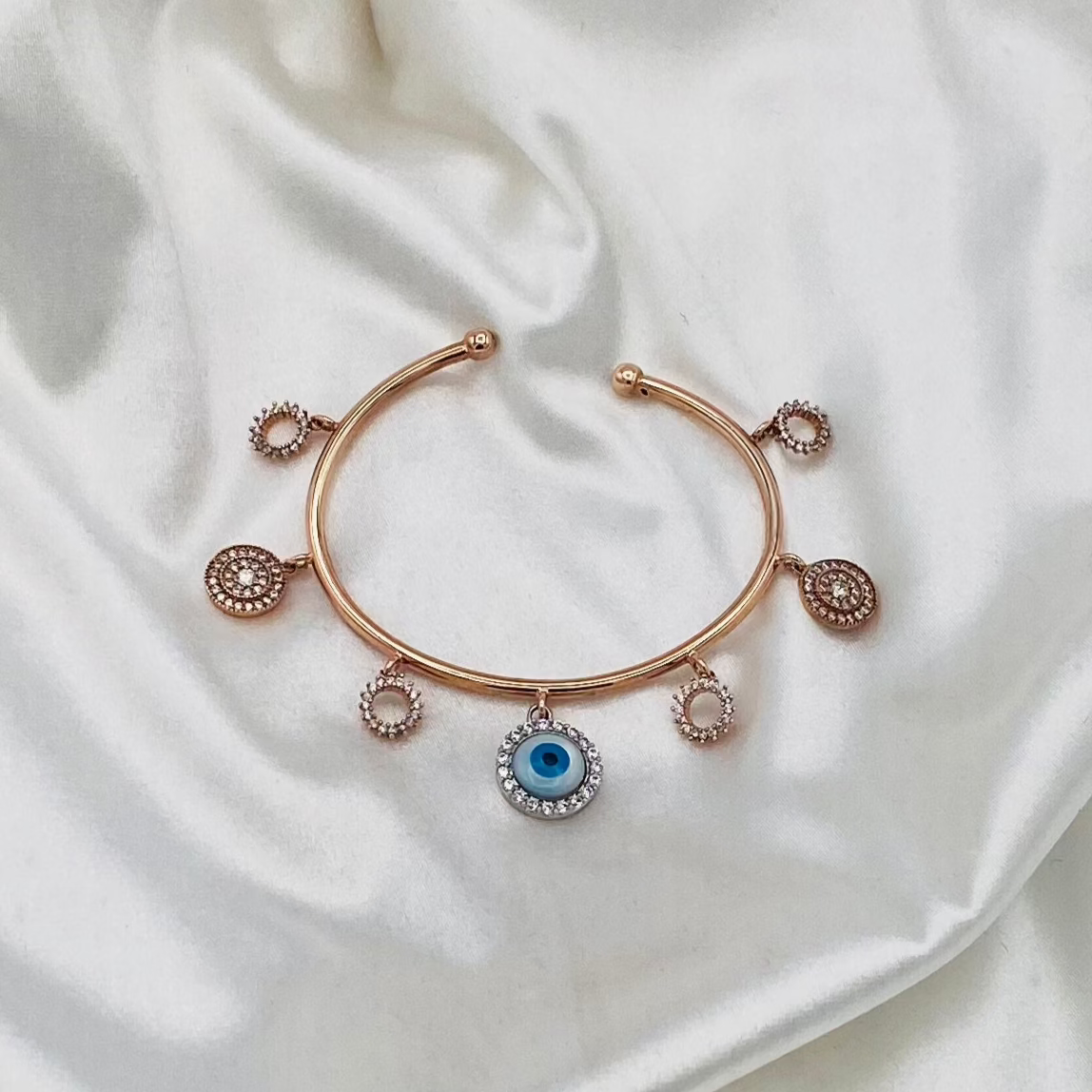 Eveleye Solitare Dangled Rosegold Womens Silver Bracelet LKB12