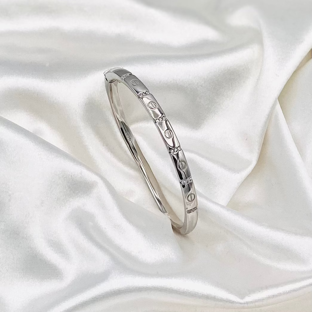 Cartier Minimalistic Womens Silver Bracelet LKB08