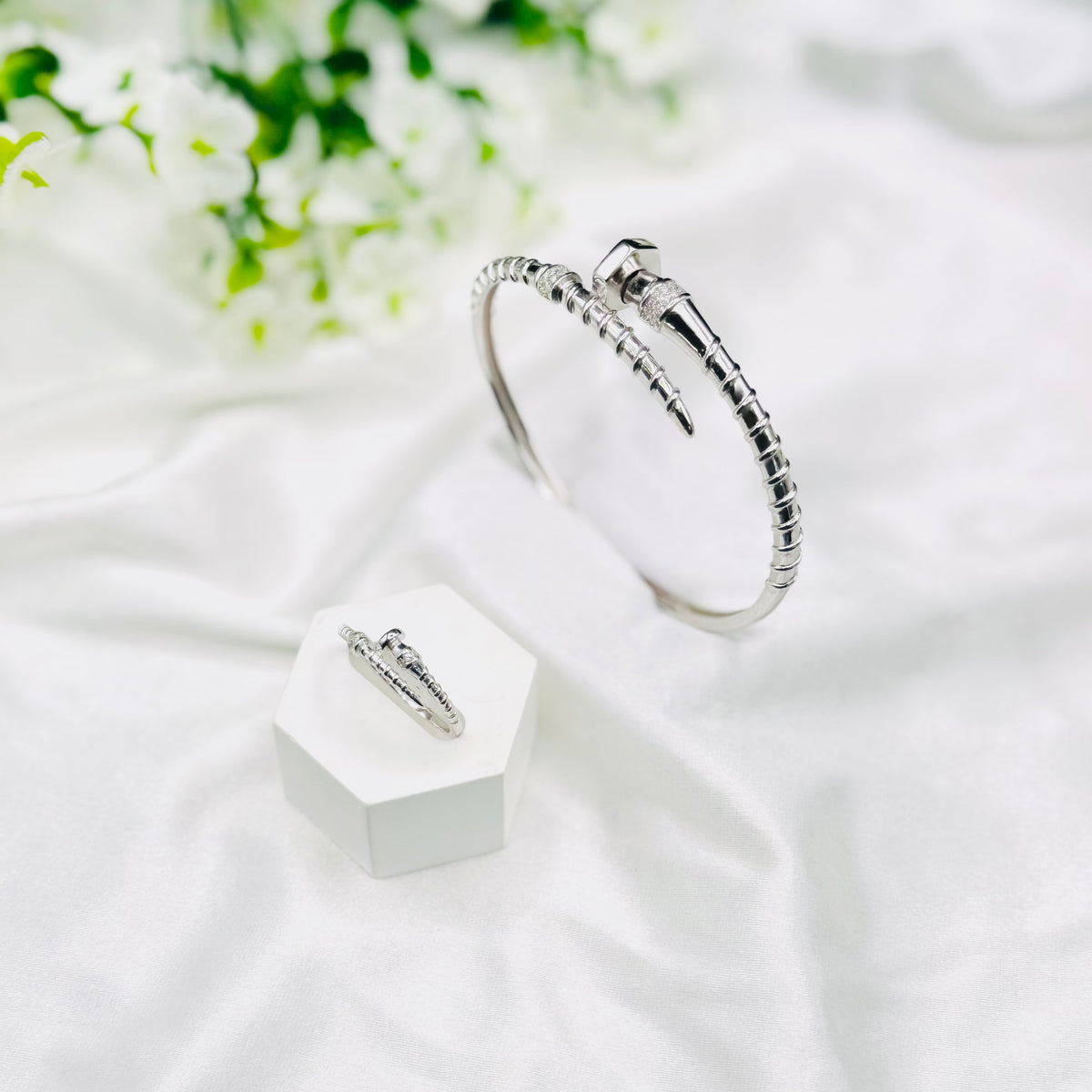 Women Cartier style Nail Bracelet In Silver LKB29