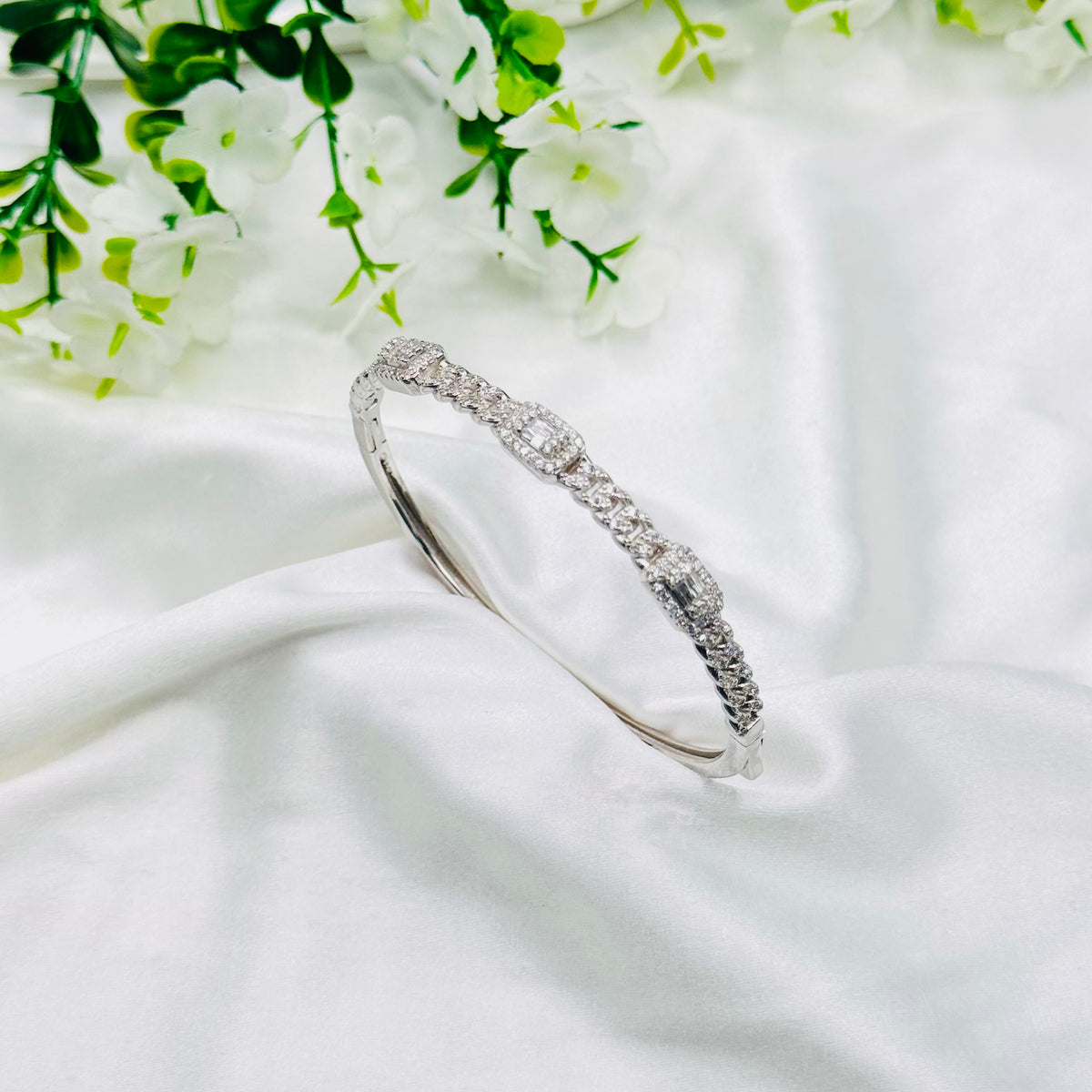 Women Bracelet In Silver with Stones LKB20
