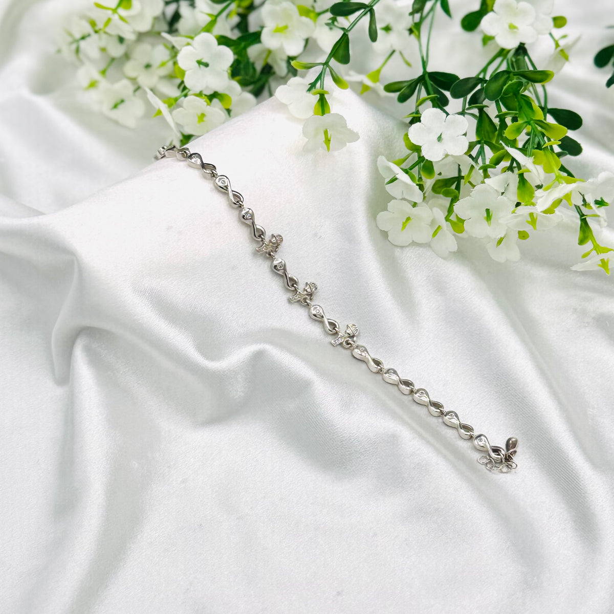 Damenarmband mit Diamantbesatz, Unendlichkeitszeichen, 925er Sterlingsilber WBI41