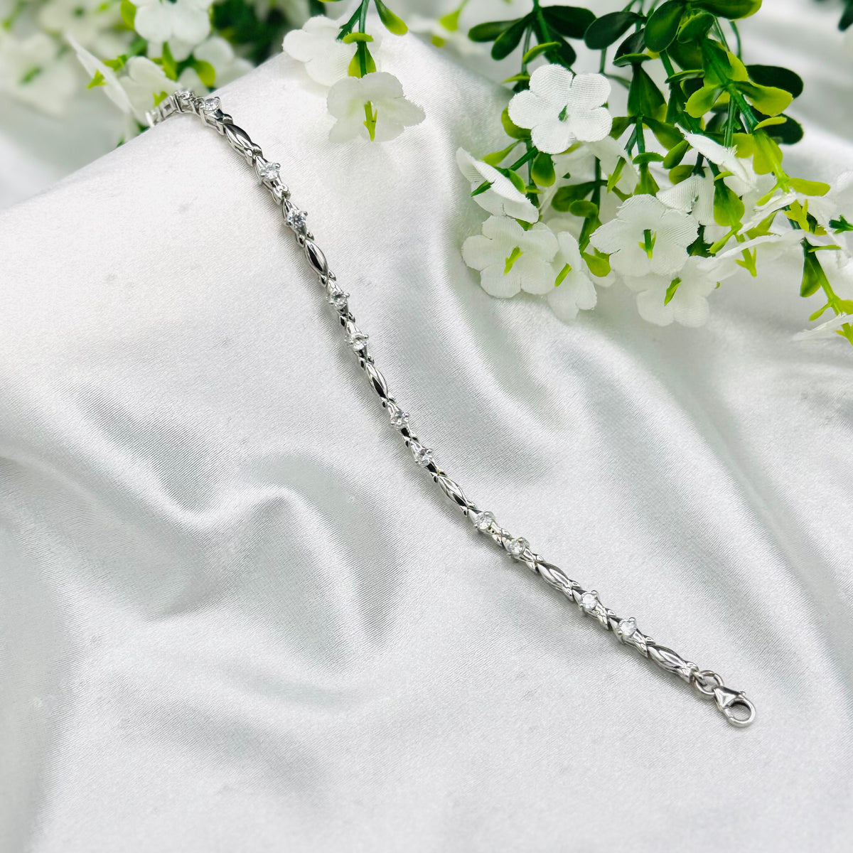 Damenarmband aus 925er Sterlingsilber mit Diamantbesatz WBI38