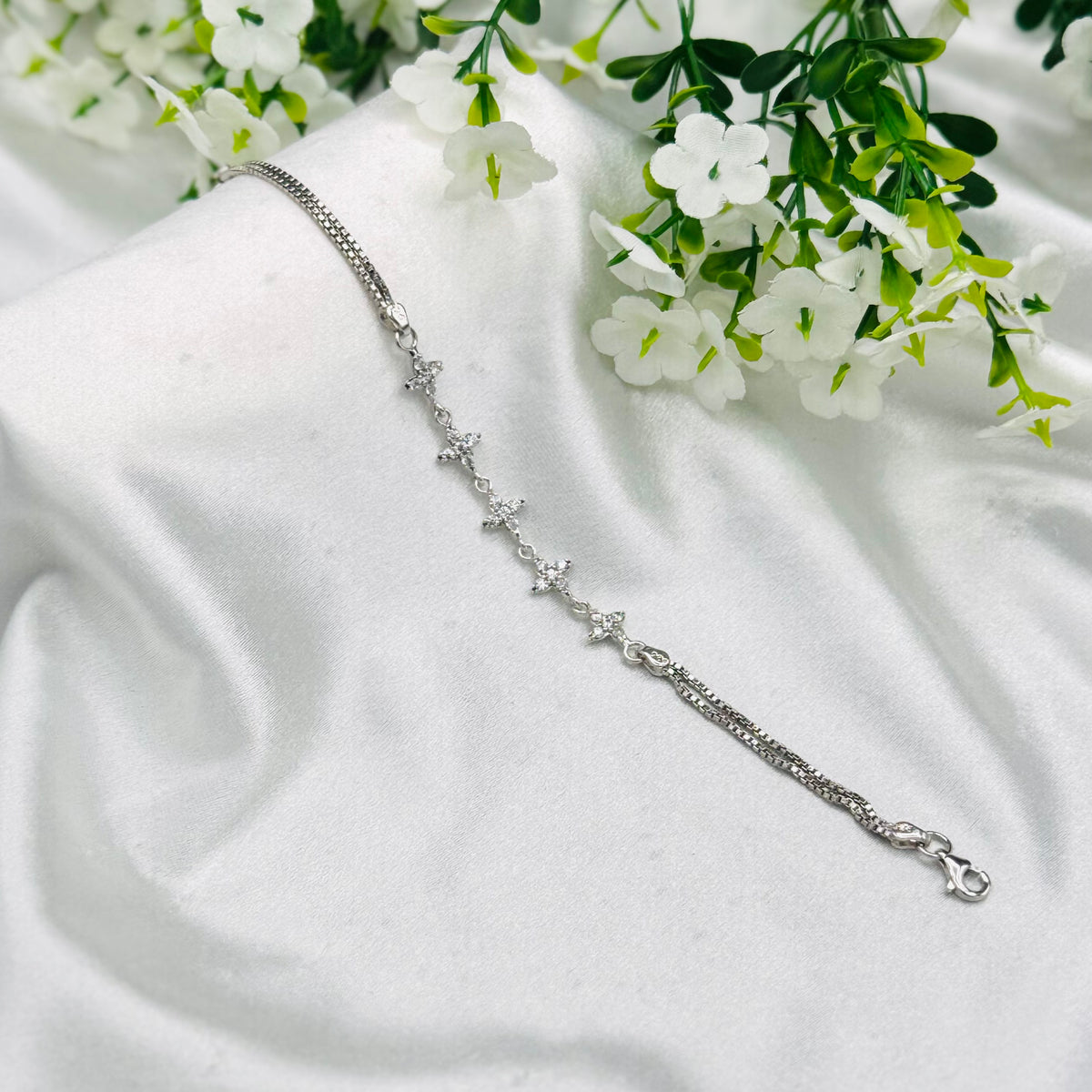 Women Diamond Studed Star 925 Sterling Silver Bracelet WBI35