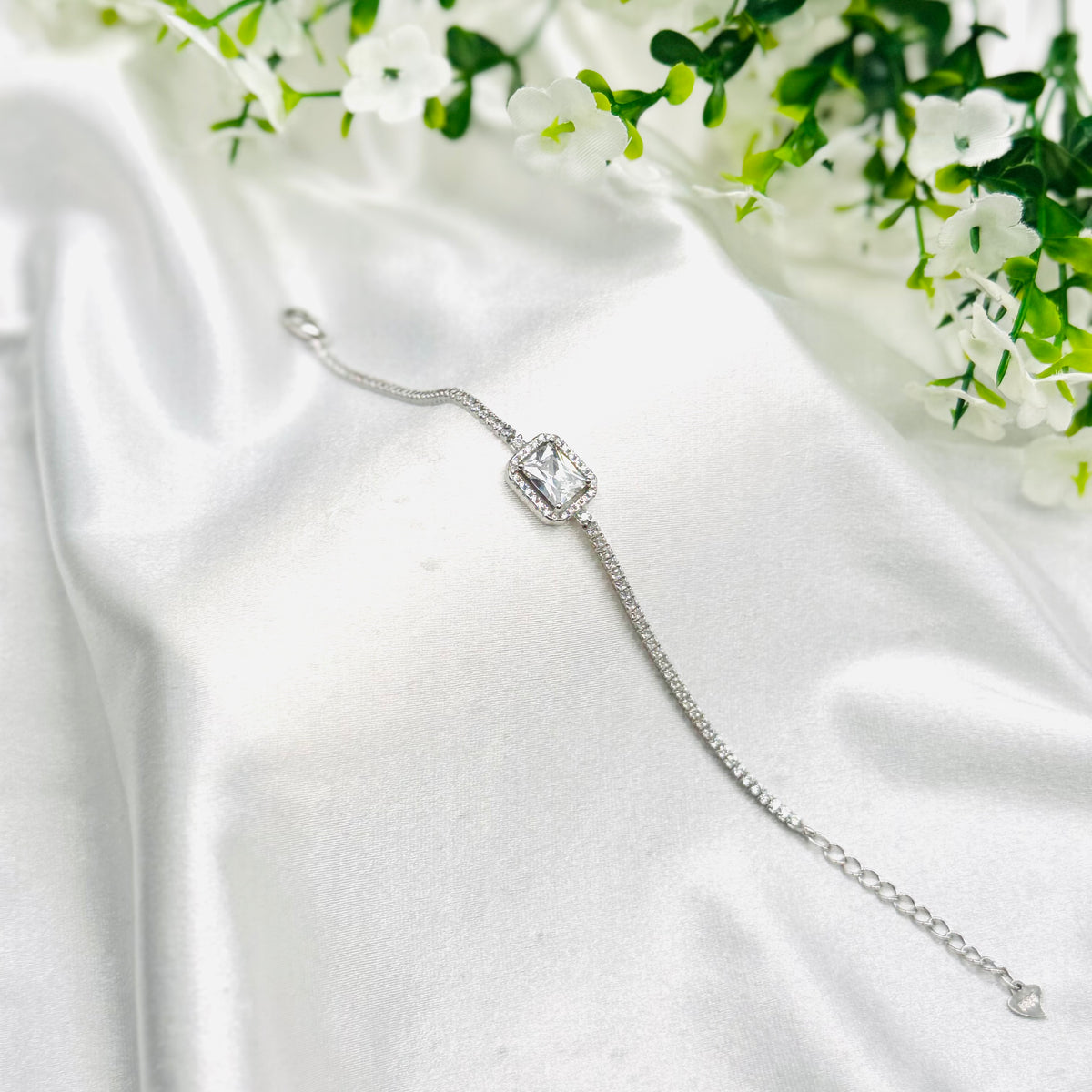 Women Tennis Bracelet With Single Solitaire In 925 Sterling Silver WBT48