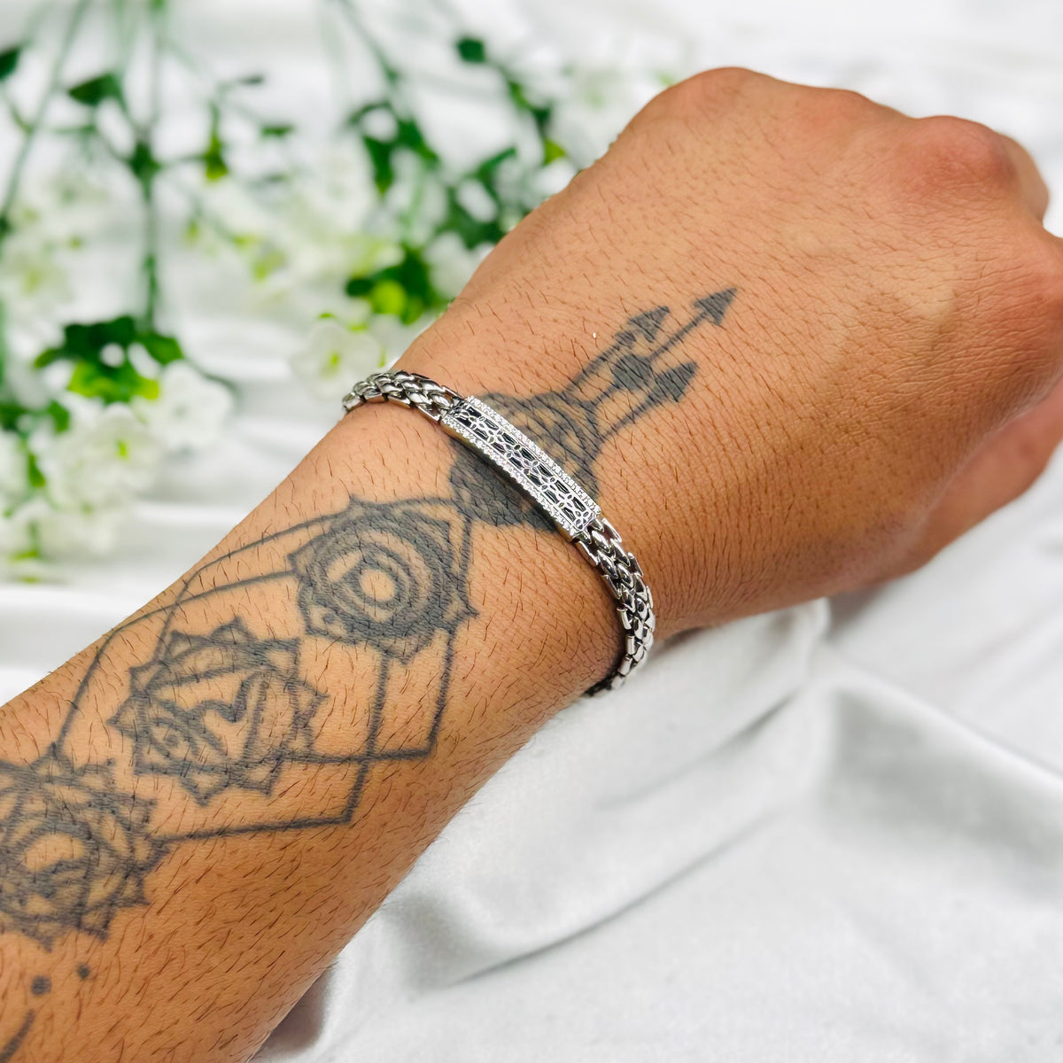 Herrenarmband aus 925er Silber mit schwarzer Emaille und Steinen MBI34