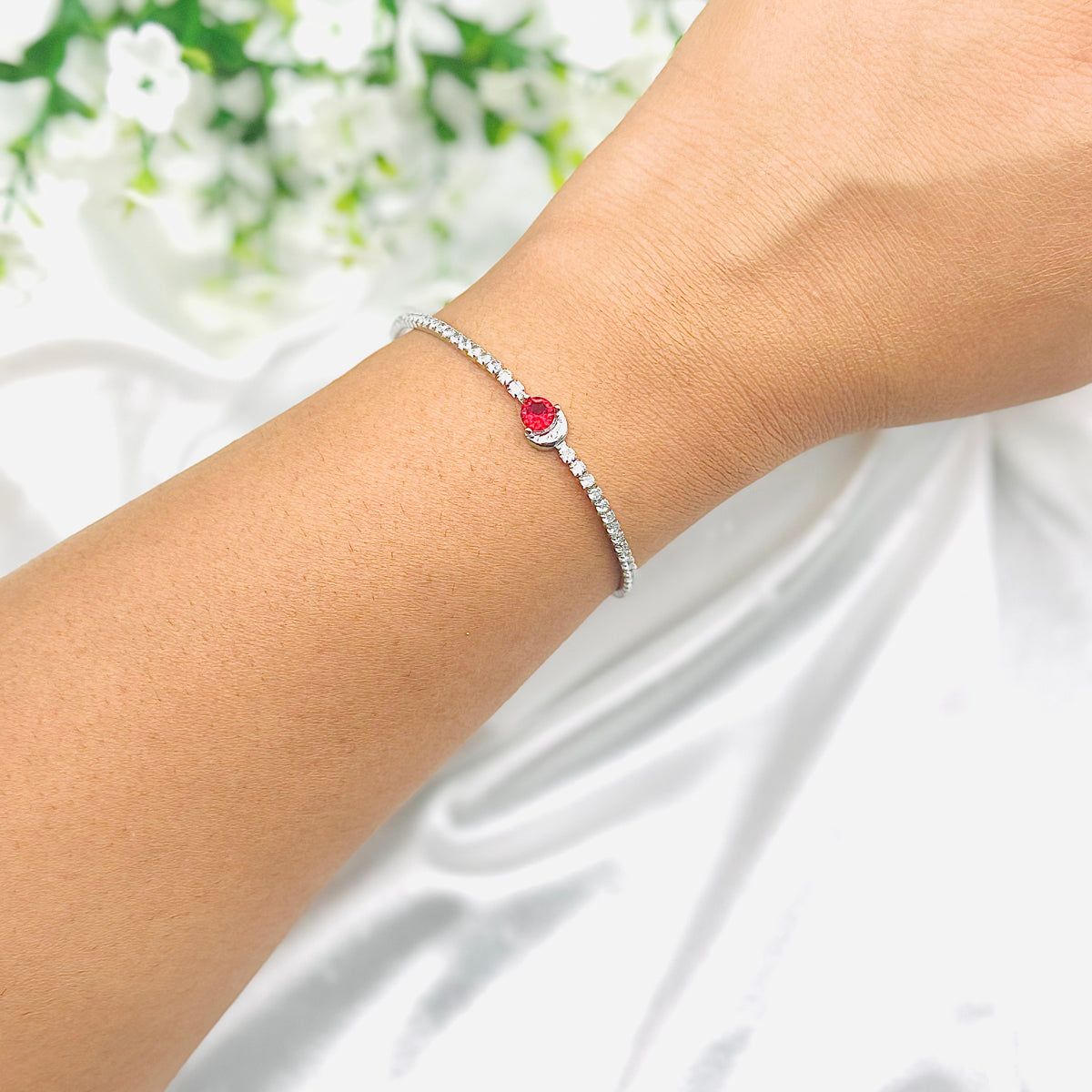 Damen-Tennisarmband mit rotem Solitärstein in 925er Sterlingsilber WBT46