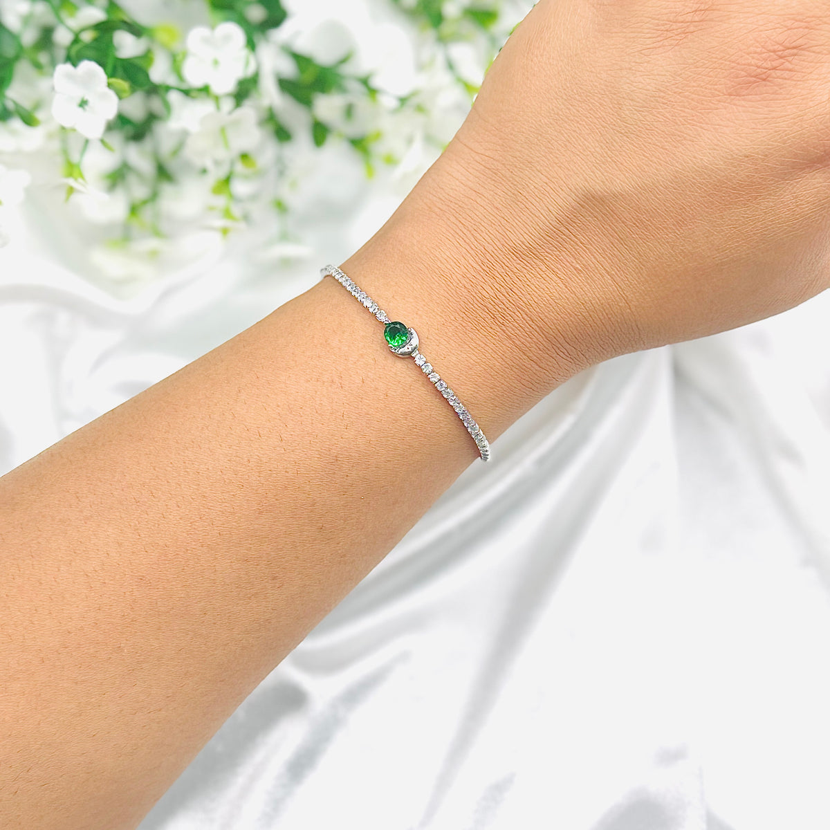 Women Tennis Bracelet With Green Single Solitaire In 925 Sterling Silver WBT45