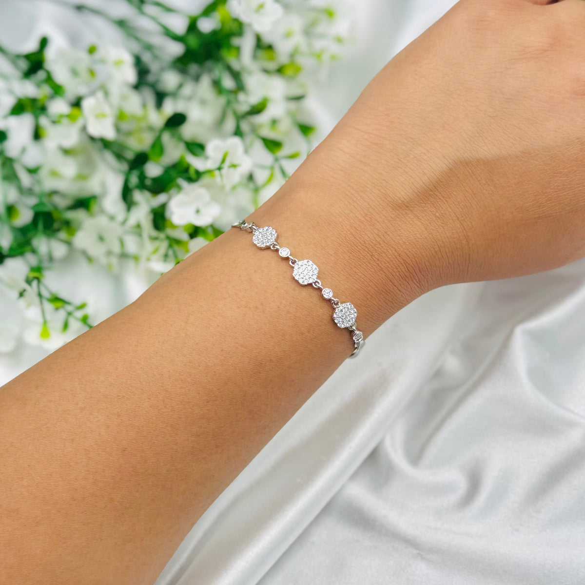 Women Diamond Studed Star 925 Sterling Silver Bracelet WBI36
