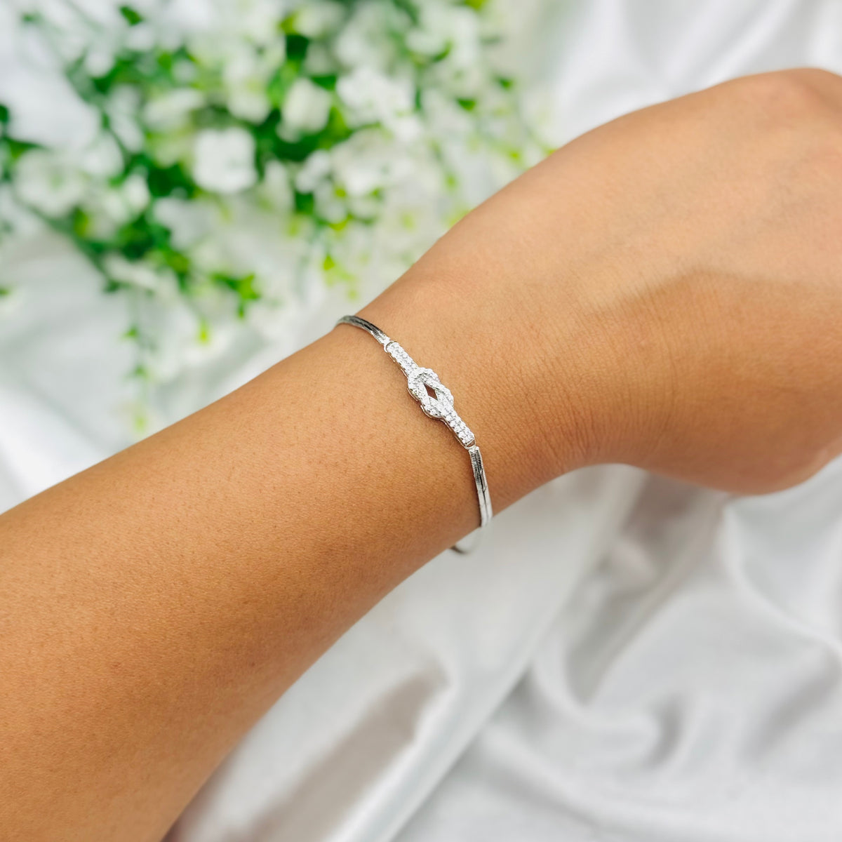 Women Diamond Studed Infinity 925 Sterling Silver Bracelet WBI39