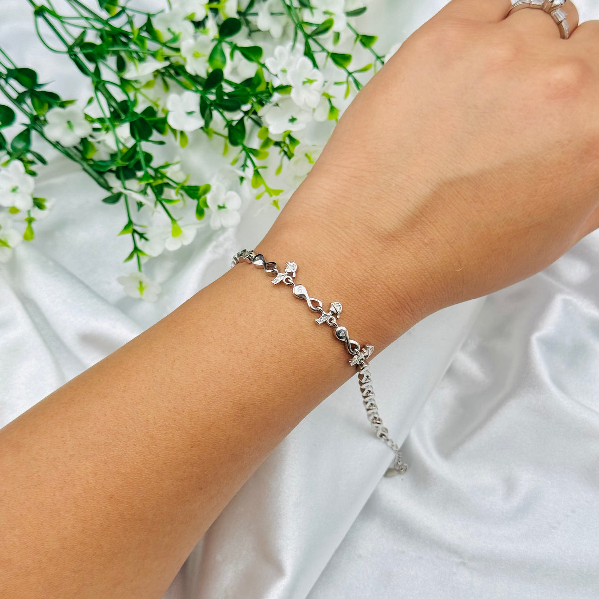 Damenarmband mit Diamantbesatz, Unendlichkeitszeichen, 925er Sterlingsilber WBI41