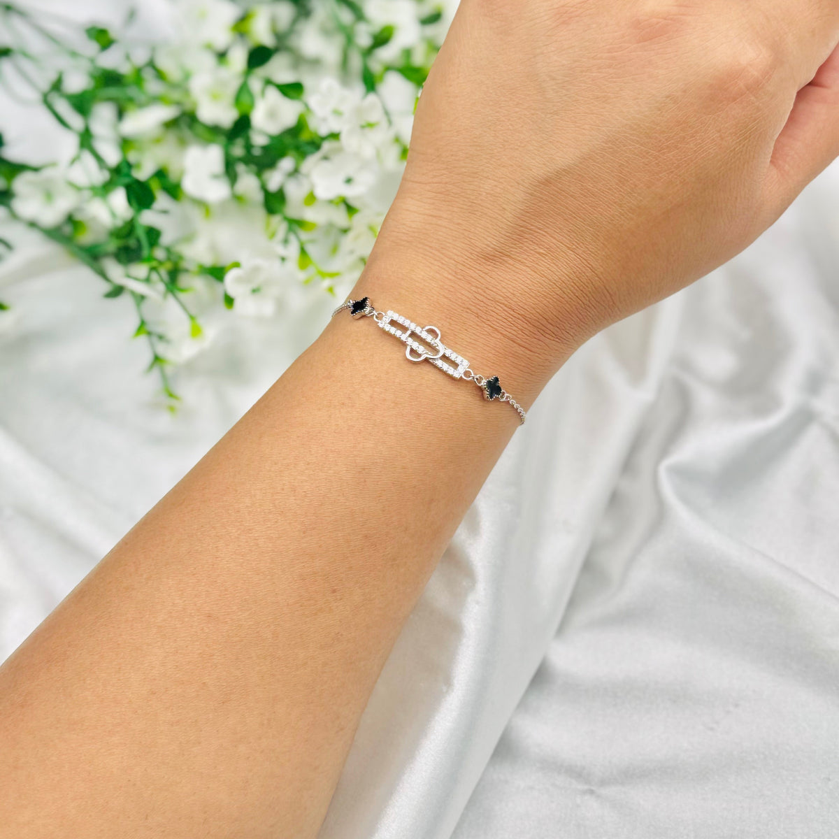 Vancleef 2 Clover Black Silver Bracelet WBV14